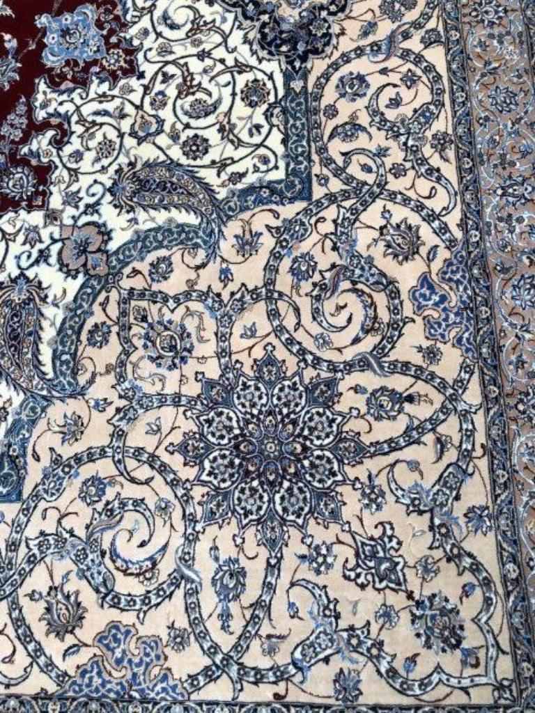Très beau tapis persan Naeen en soie et laine de taille Palace - 16.7' 26.5'. en vente 5