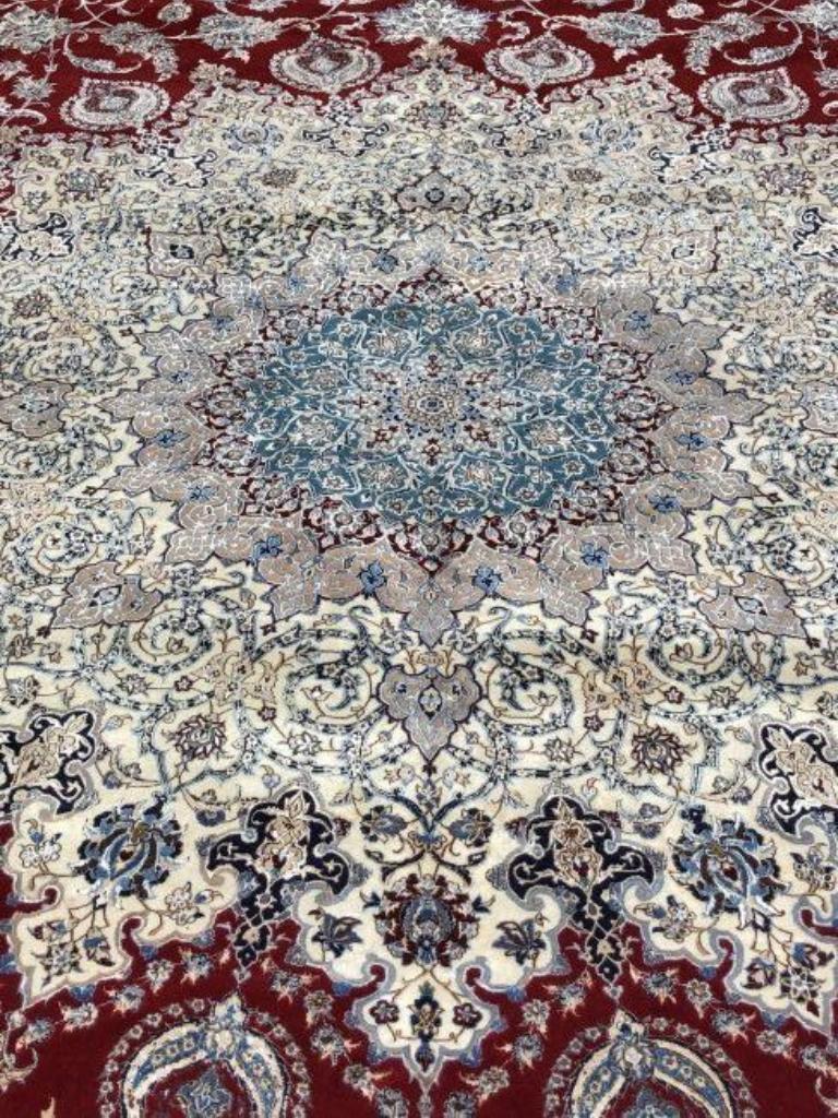 Très beau tapis persan Naeen en soie et laine de taille Palace - 16.7' 26.5'. en vente 9