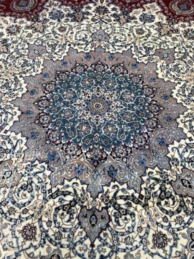 Fin du 20e siècle Très beau tapis persan Naeen en soie et laine de taille Palace - 16.7' 26.5'. en vente