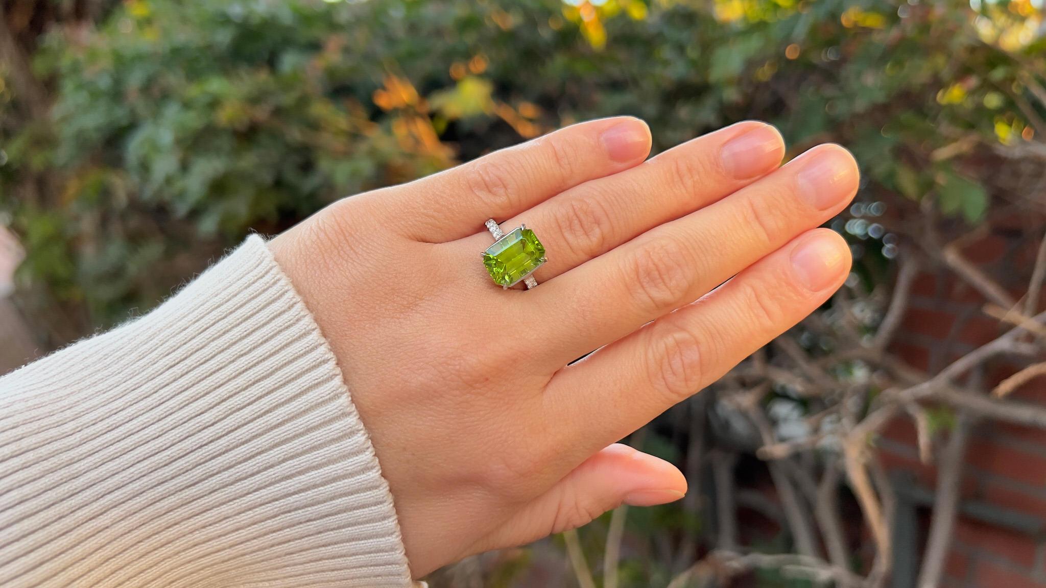 Art Deco Very Fine Peridot Ring With Diamonds 6.40 Carats 18K White Gold For Sale