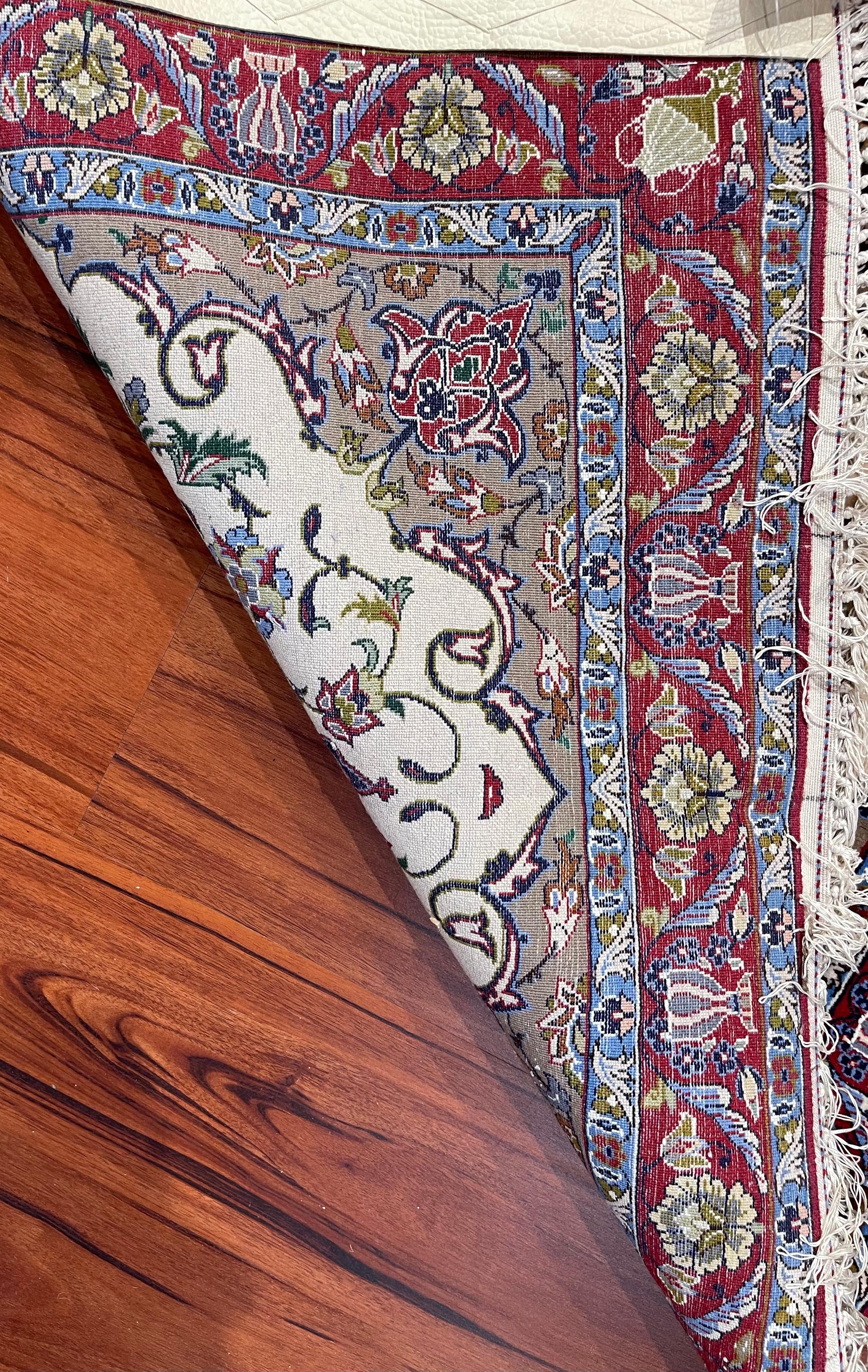 Very Fine Persian Isfahan Rug/Carpet In Excellent Condition For Sale In Gainesville, VA