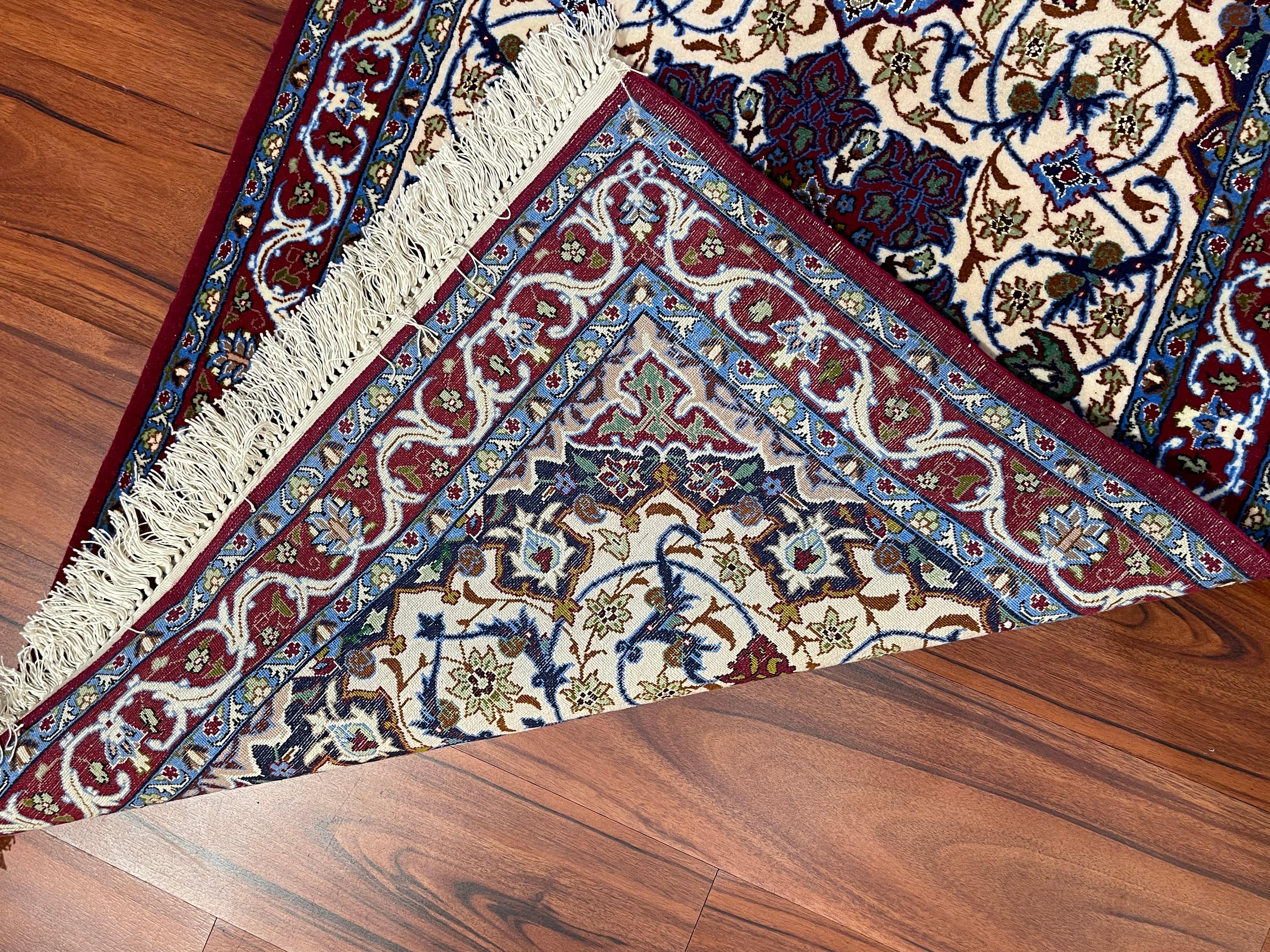 Very Fine Persian Isfahan Rug/Carpet For Sale 2