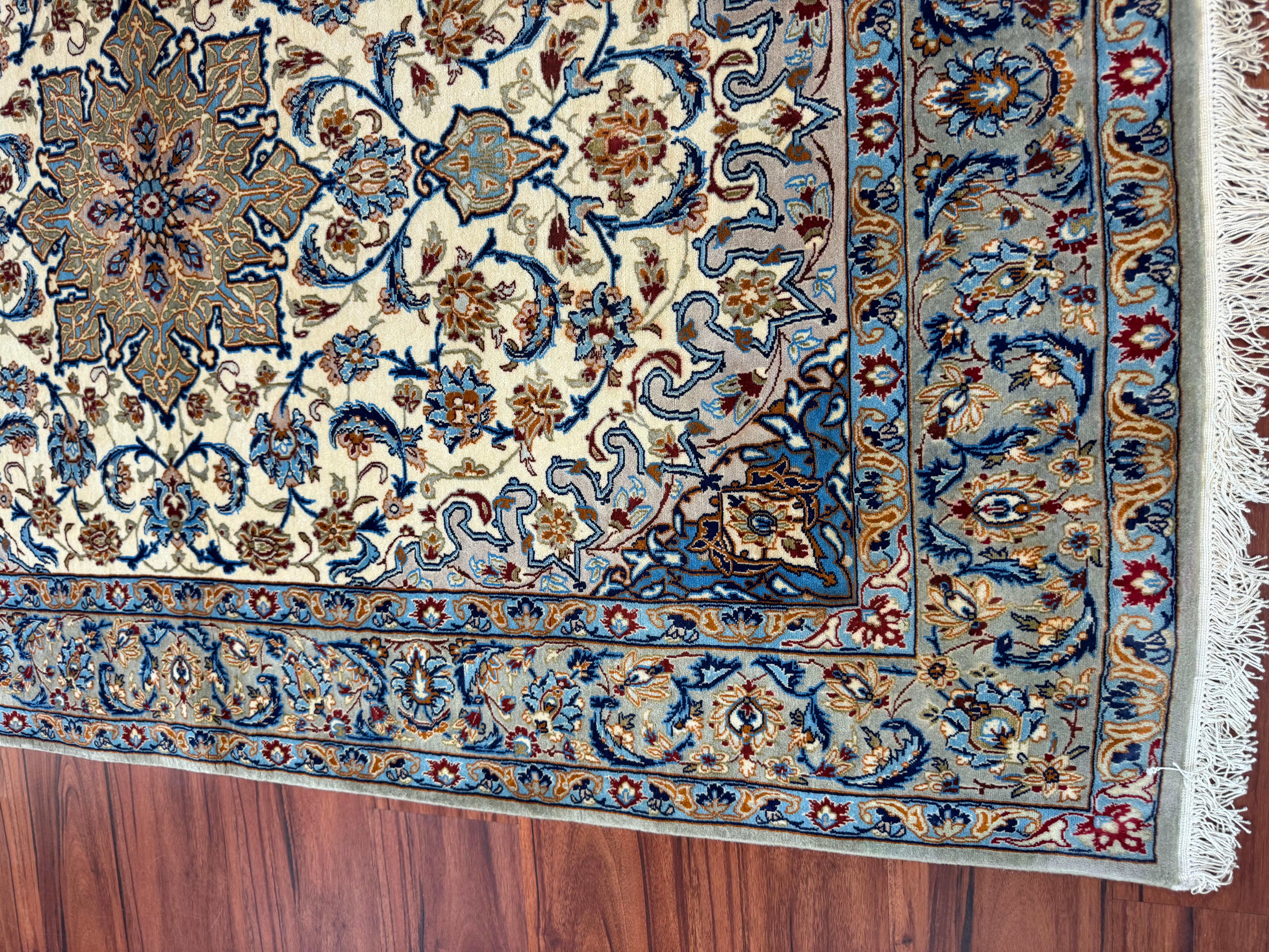 Very Fine Persian Isfahan Rug  For Sale 4