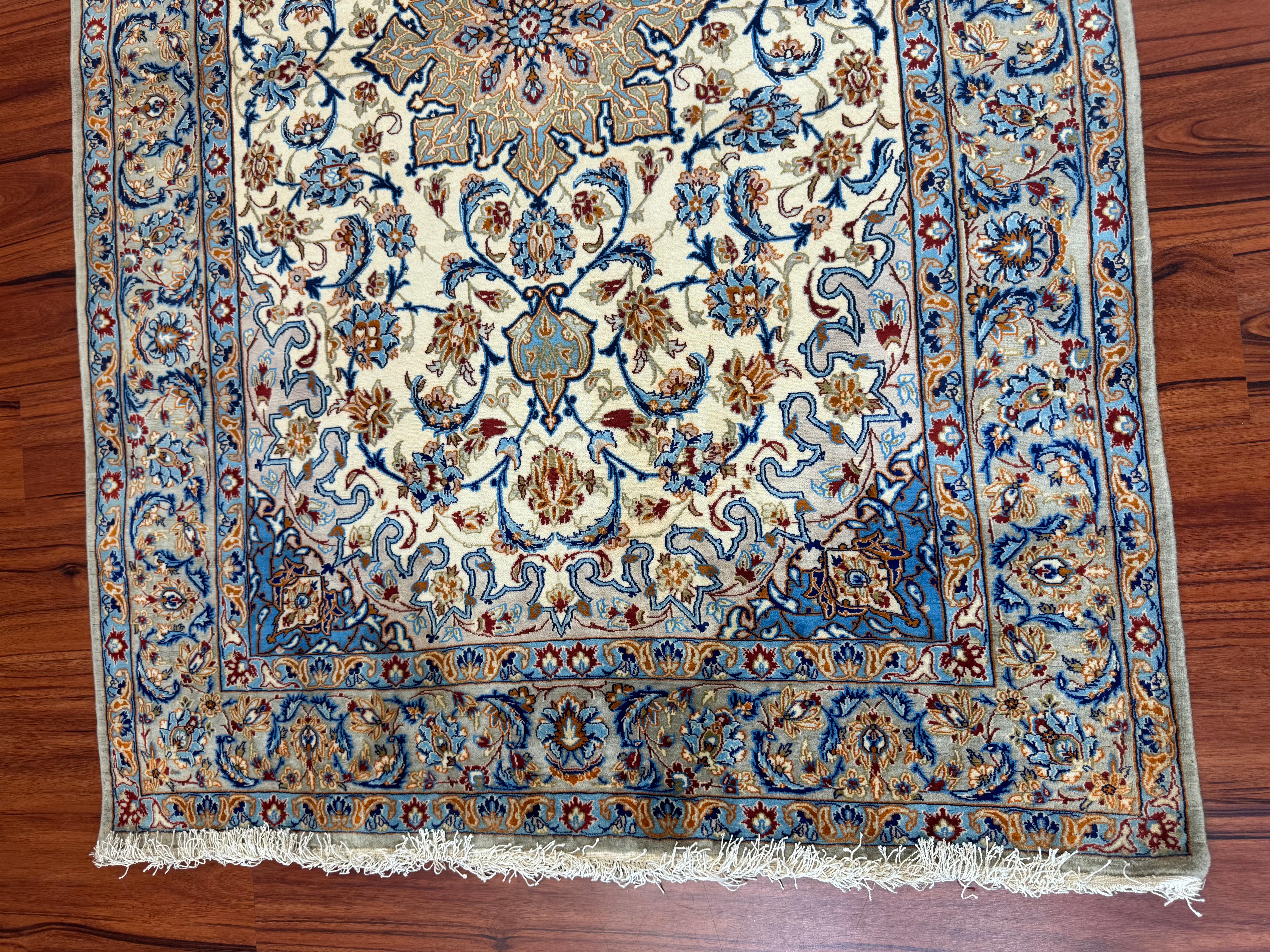 Very Fine Persian Isfahan Rug  For Sale 6