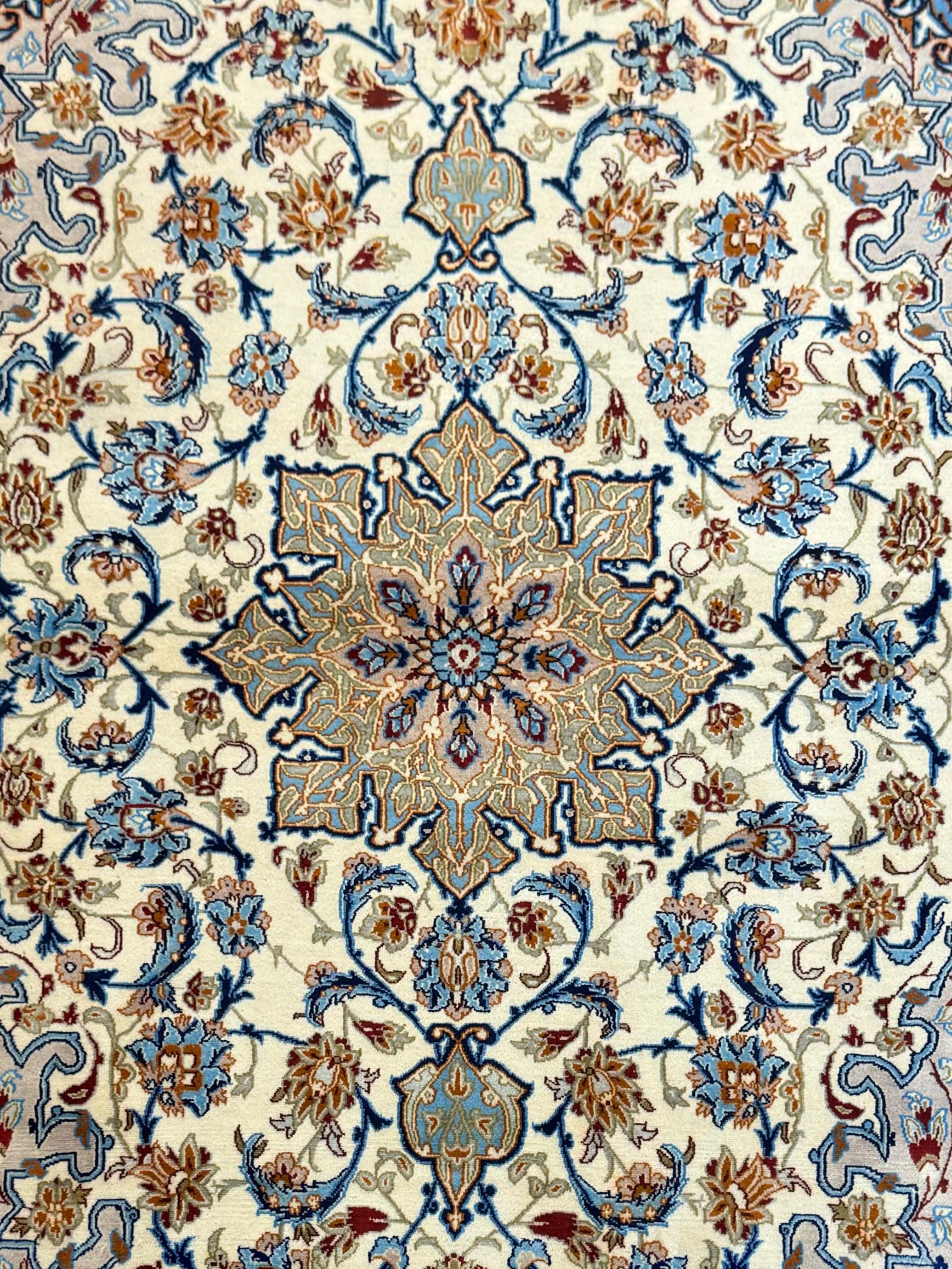Very Fine Persian Isfahan Rug  For Sale 7