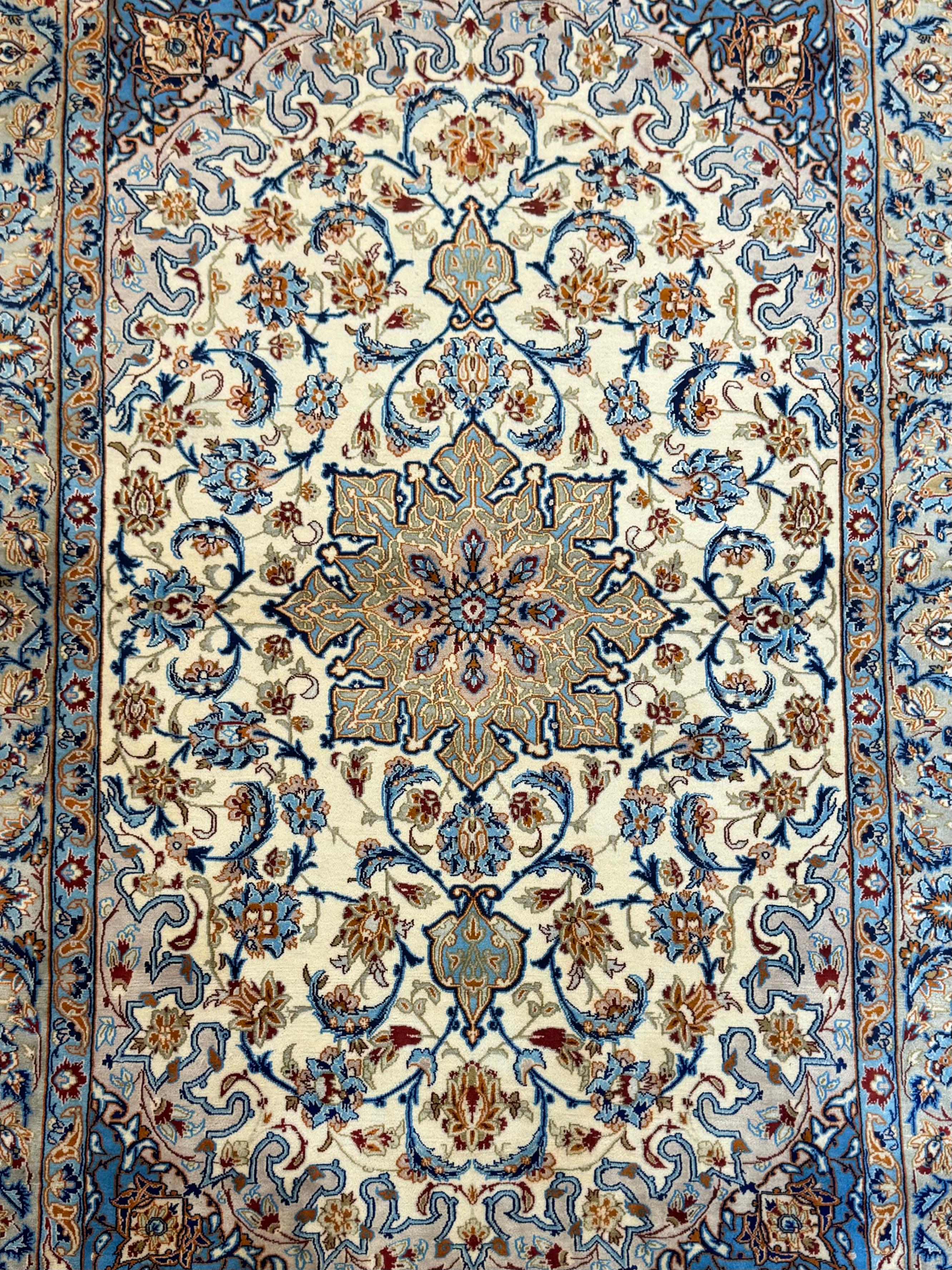 Very Fine Persian Isfahan Rug  For Sale 10