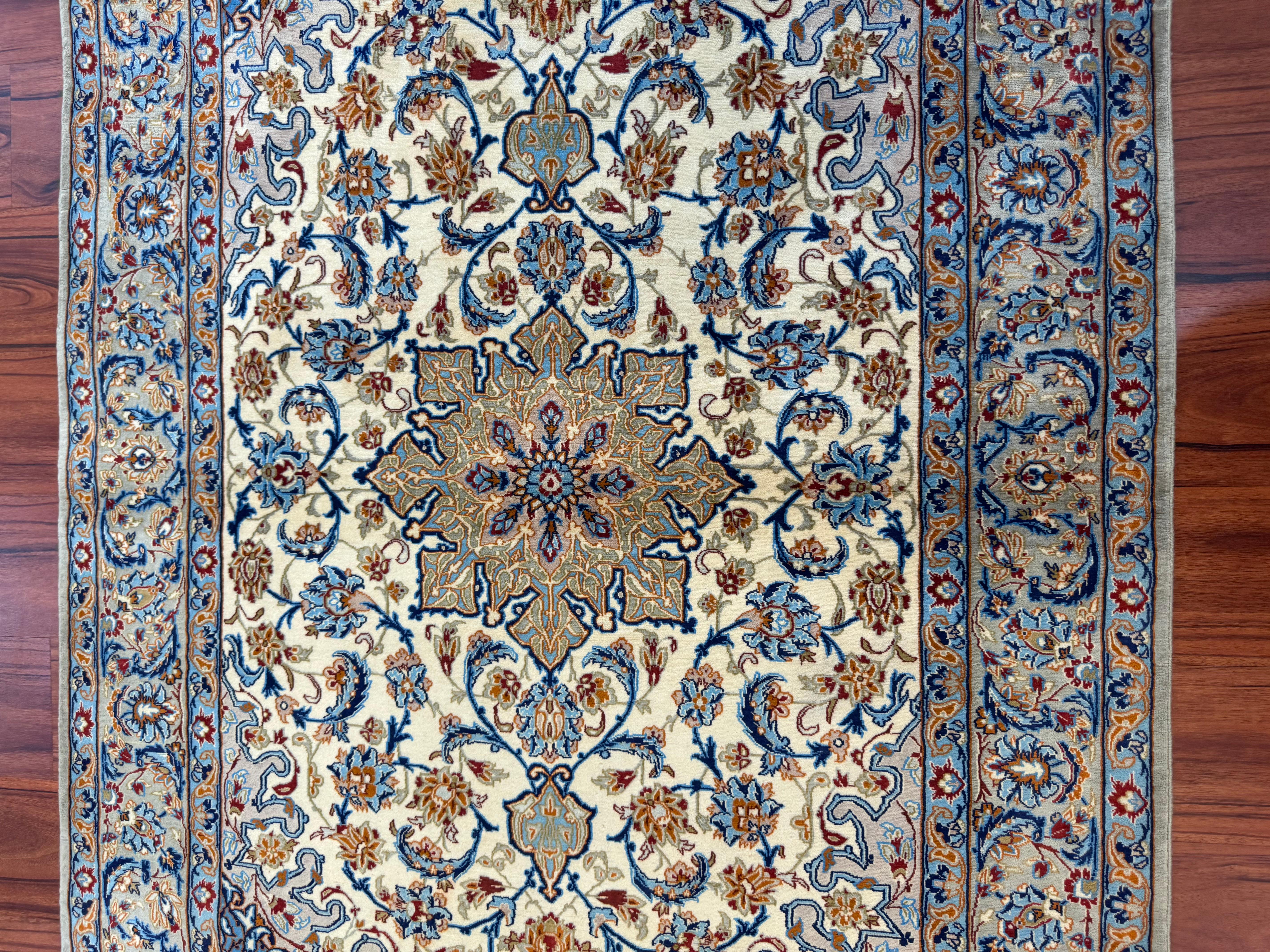 Laine Très beau tapis persan d'Ispahan  en vente