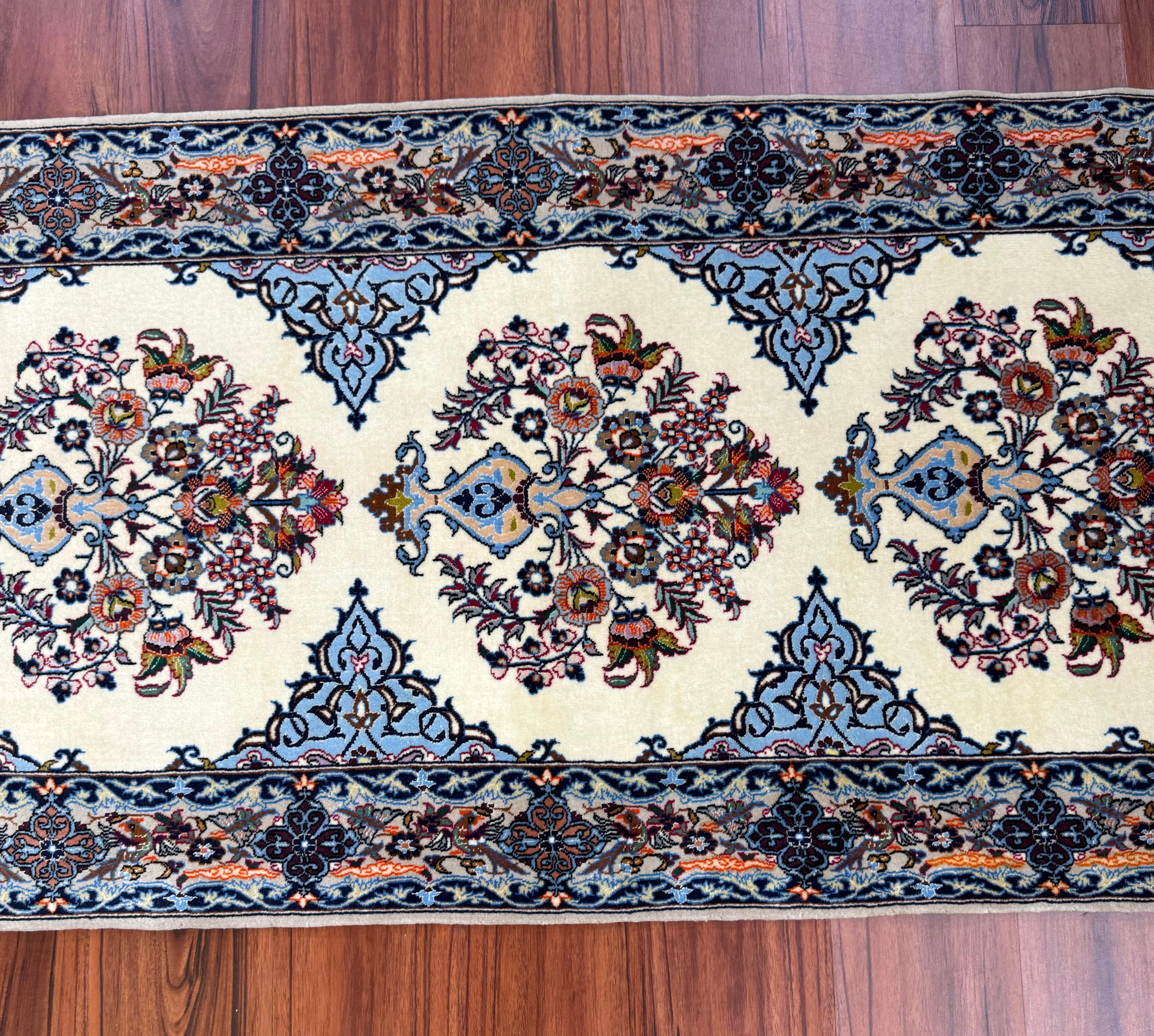 Très beau tapis de couloir persan Isfahan en vente 2