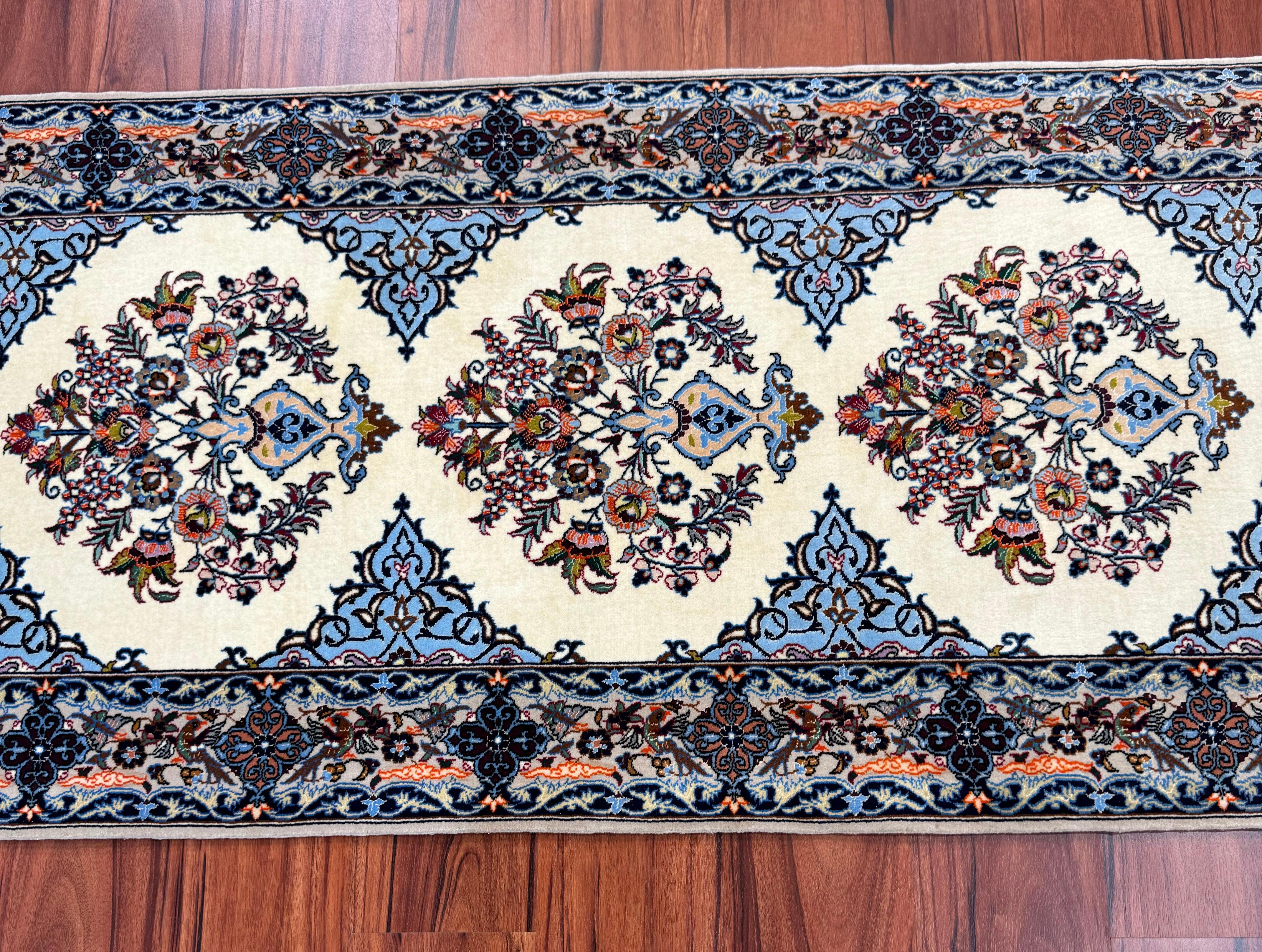 Très beau tapis de couloir persan Isfahan en vente 4