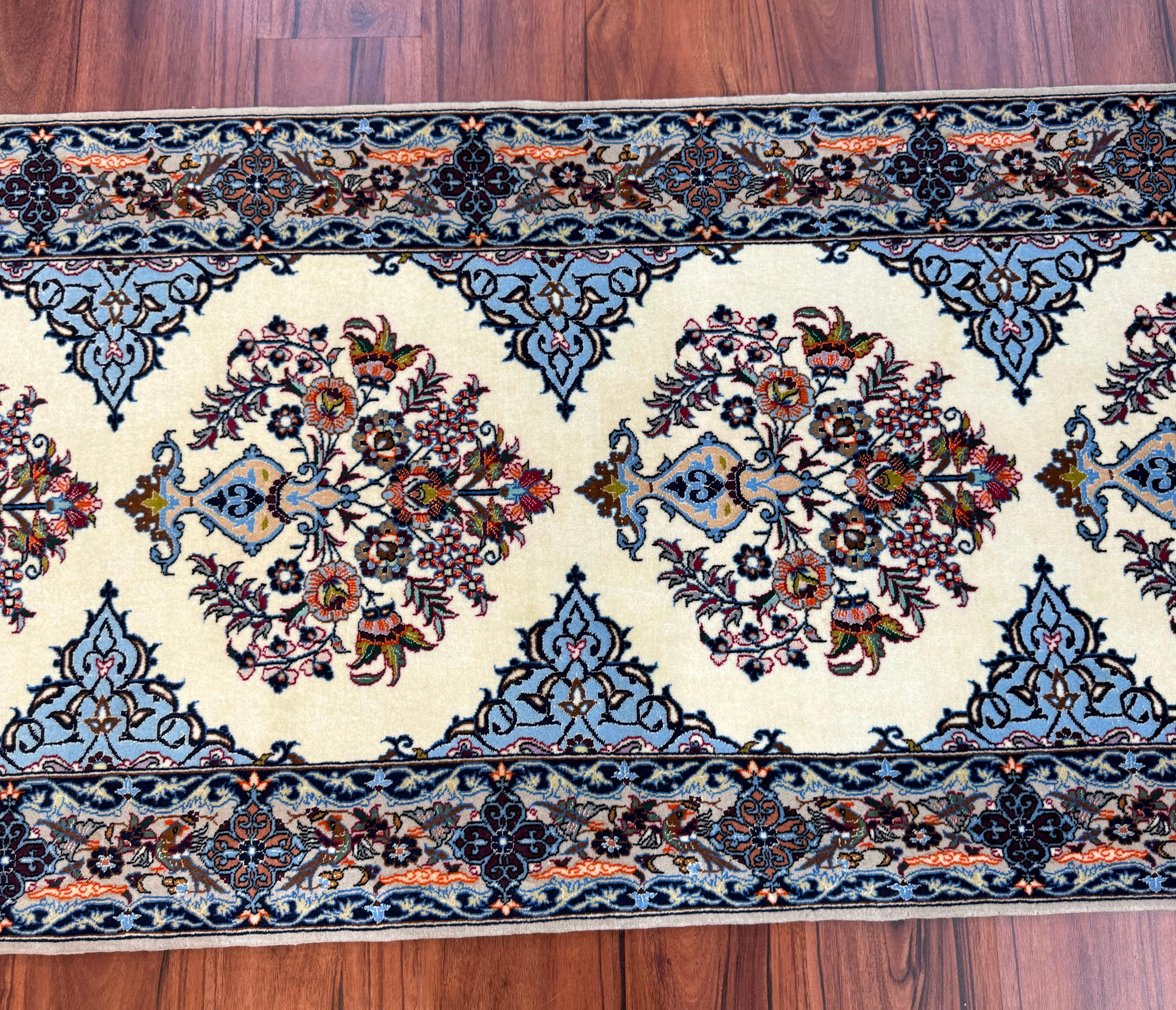 Très beau tapis de couloir persan Isfahan en vente 5