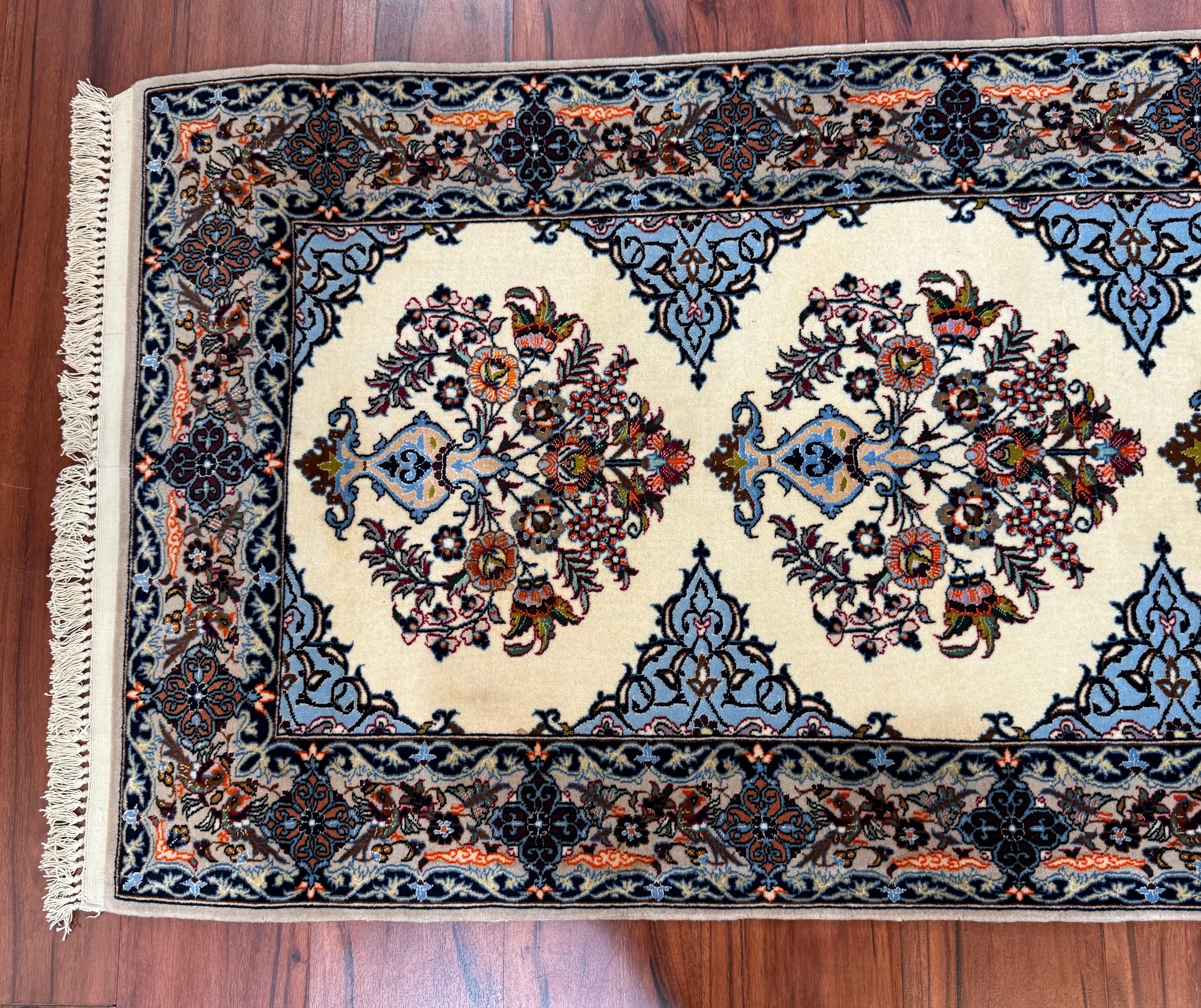 Très beau tapis de couloir persan Isfahan en vente 7
