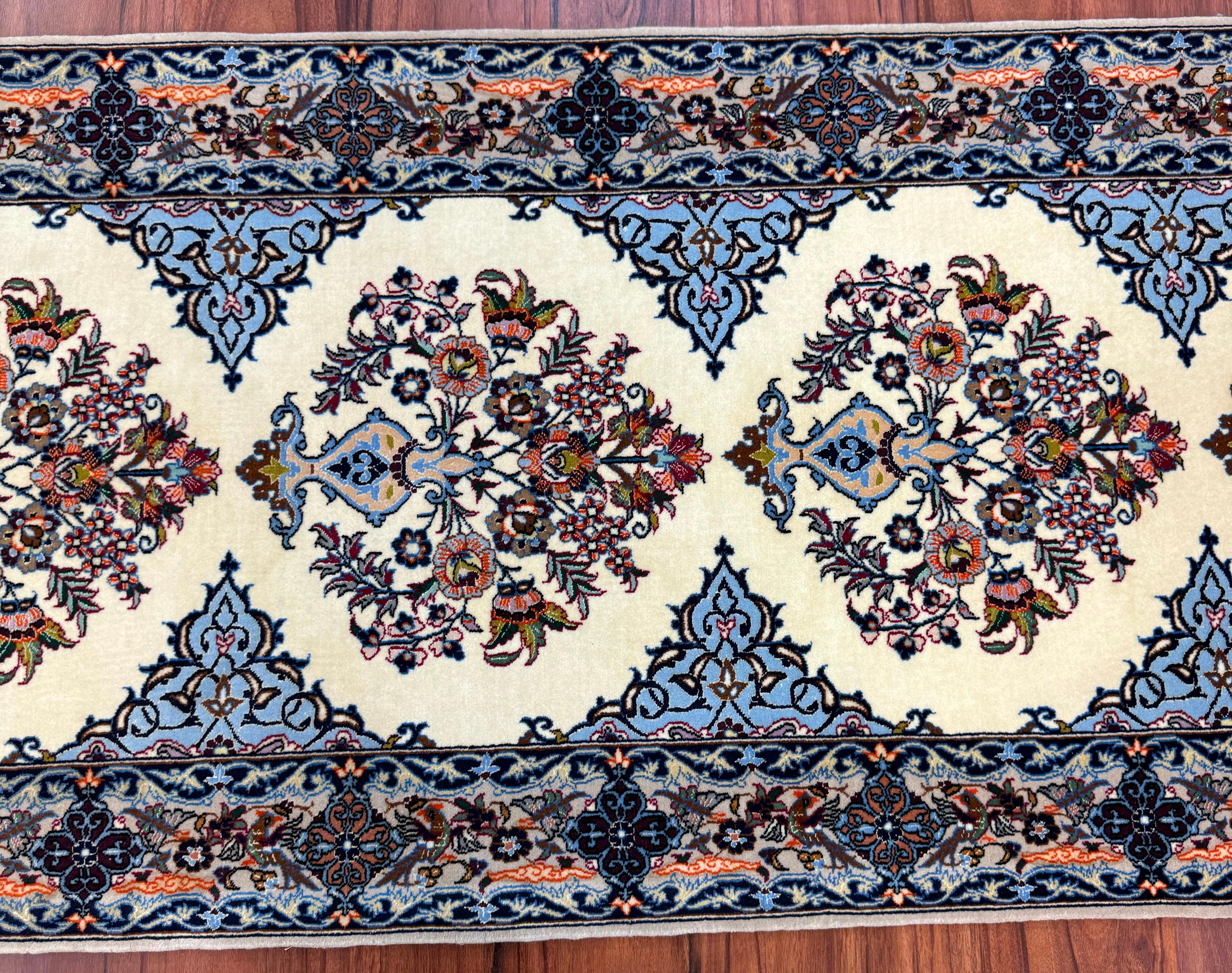 Très beau tapis de couloir persan Isfahan en vente 9
