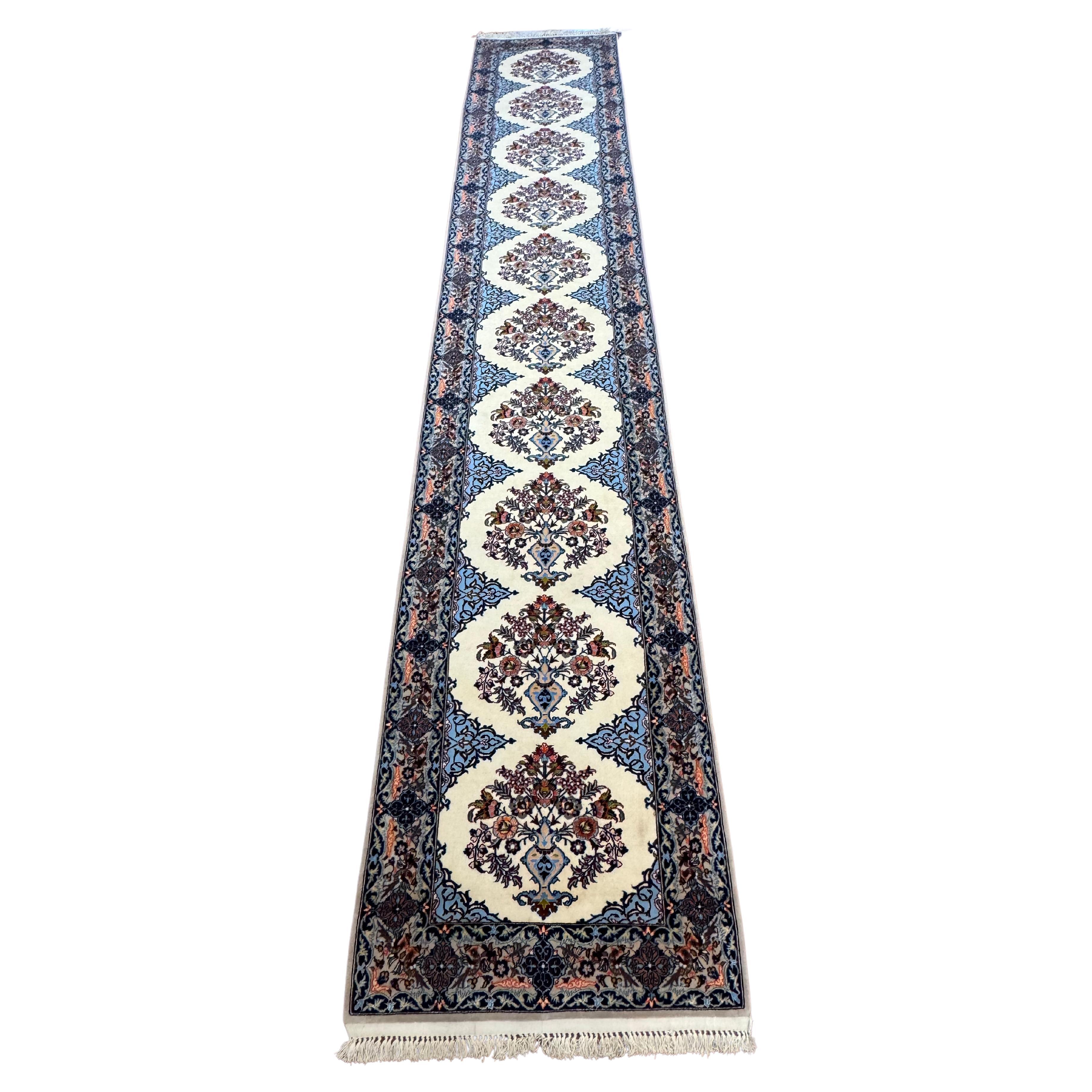 Très beau tapis de couloir persan Isfahan en vente