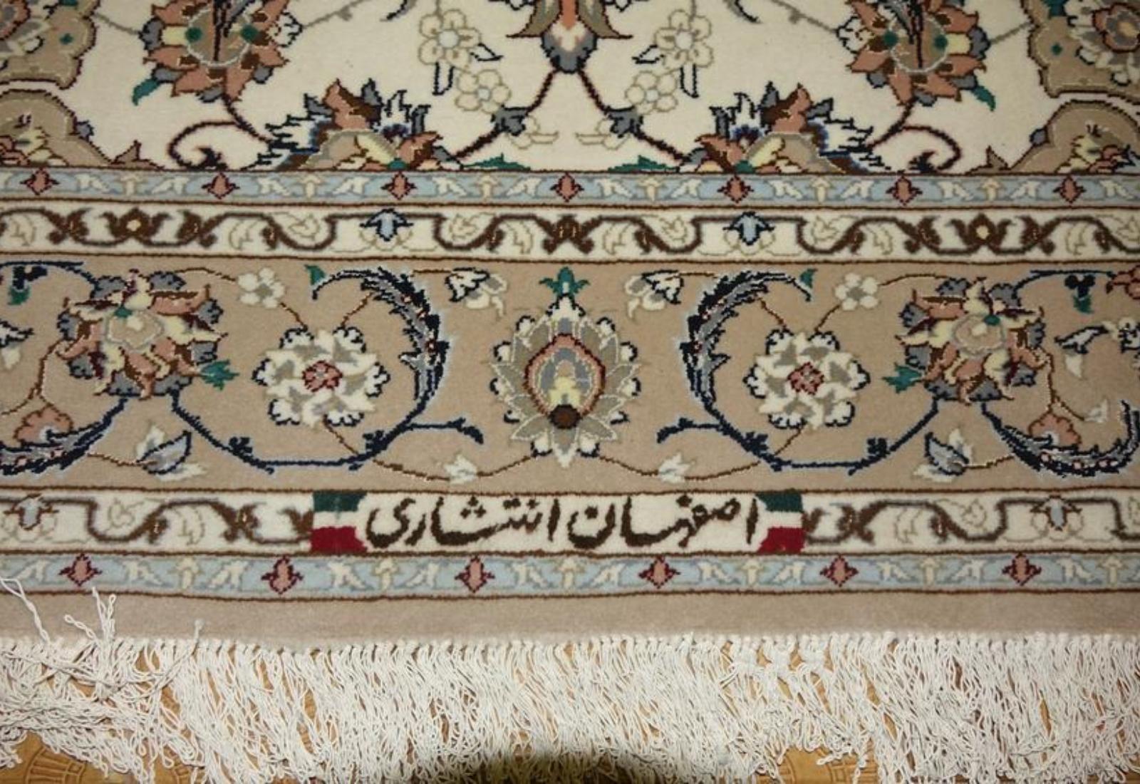 Very fine Persian Isfahan Silk & Wool - 5' 8' For Sale 1