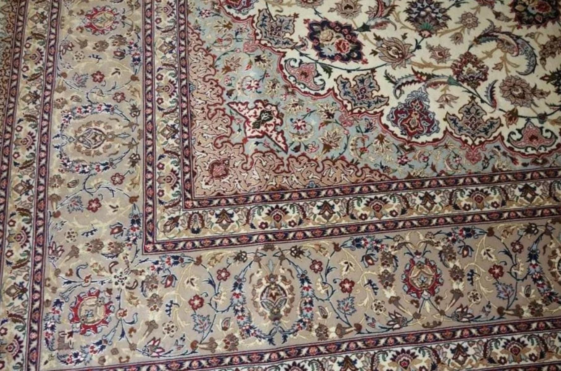Perse Très beau tapis persan d'Ispahan en soie et laine - 10' x 13' en vente