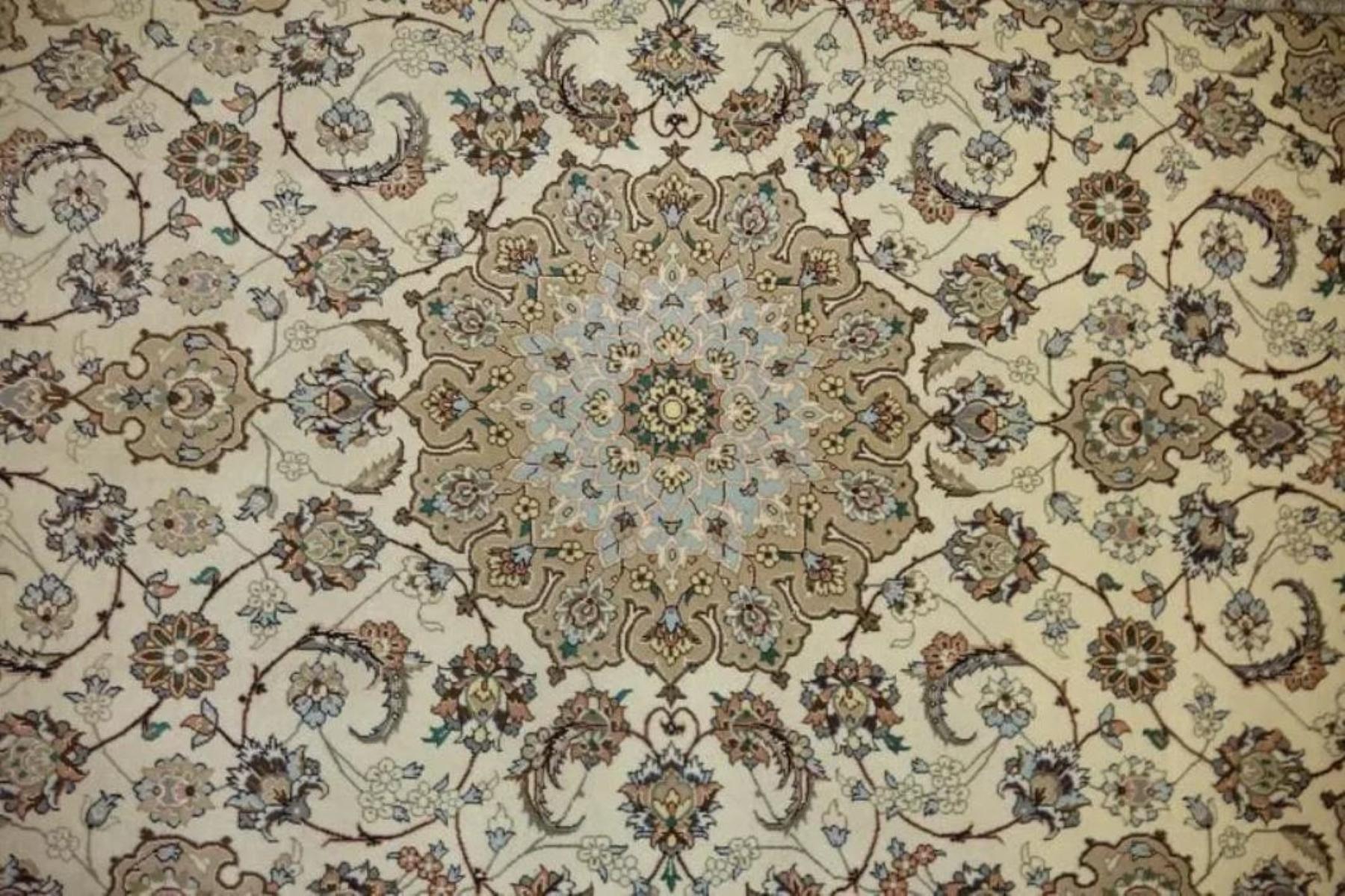 Hand-Woven Very fine Persian Isfahan Silk & Wool Rug - 5' x 8' For Sale