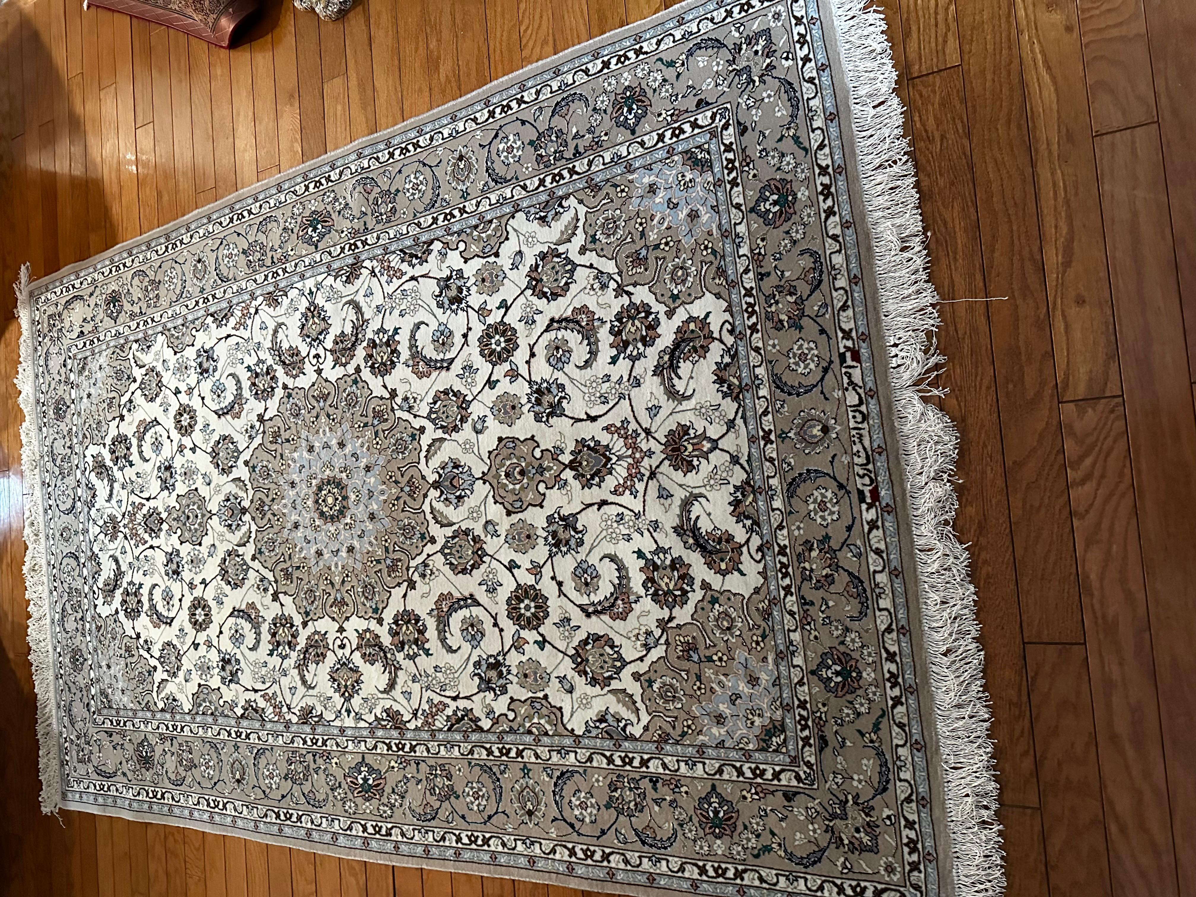 XXI secolo e contemporaneo Tappeto persiano Isfahan in seta e lana - 5' x 8' in vendita