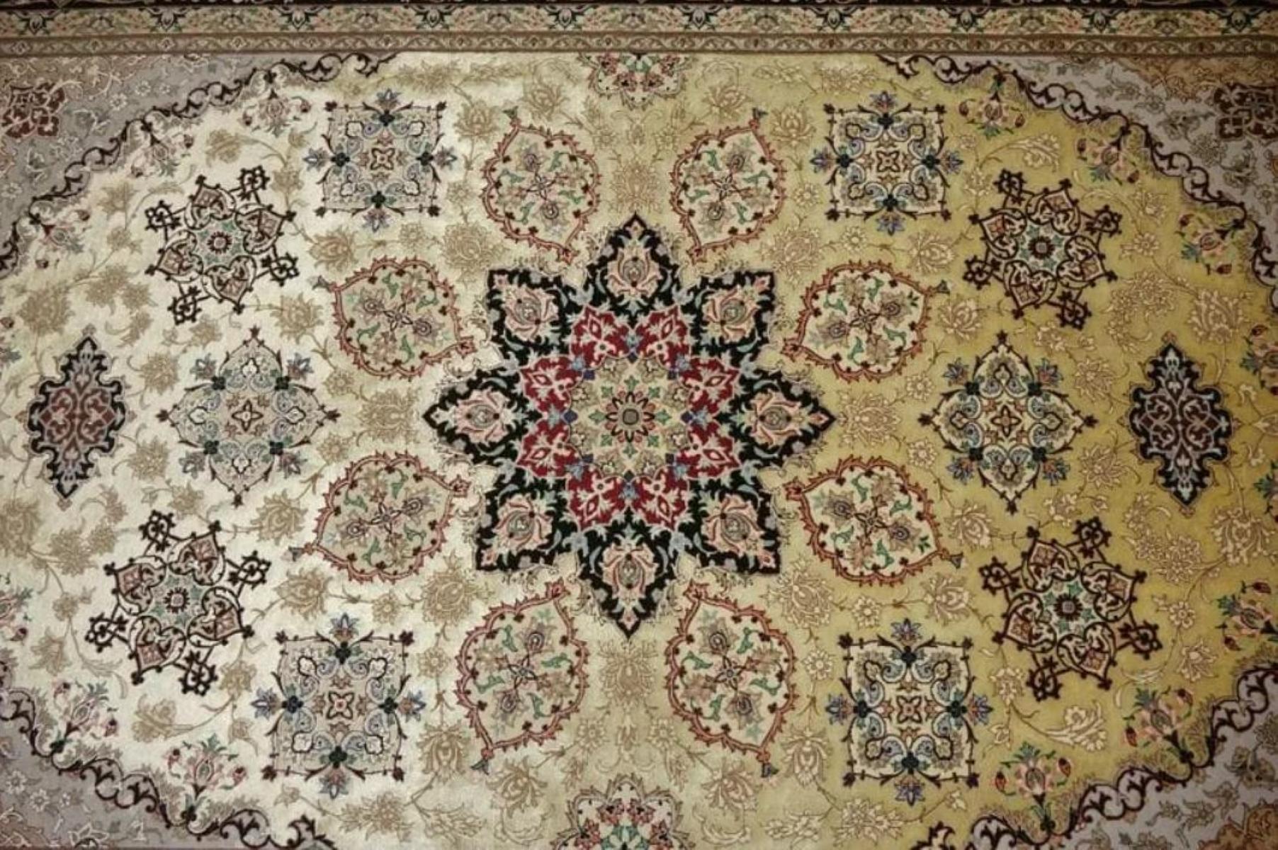 Hand-Woven Very fine Persian Isfahan Silk & Wool Rug- 7.8' x 5' For Sale