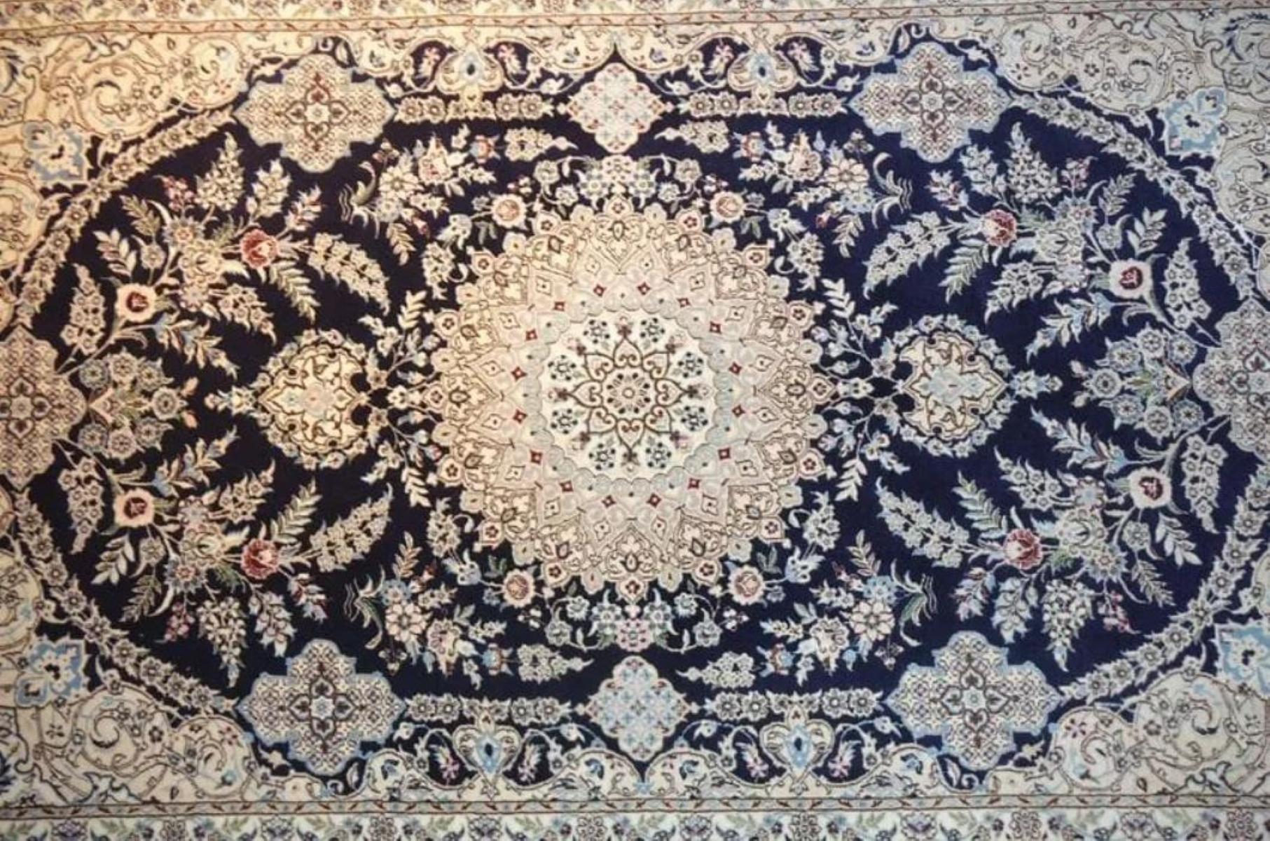 Afghan Très beau tapis persan Naeen - 5.2' x 8' en vente