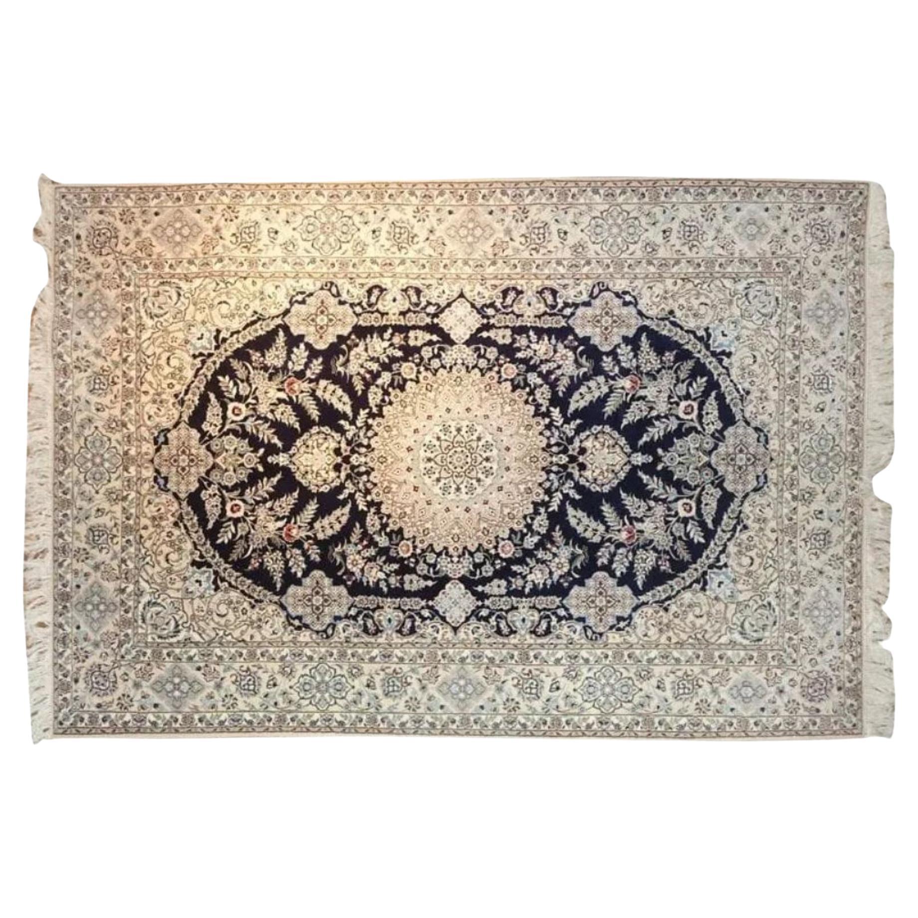 Très beau tapis persan Naeen - 5.2' x 8' en vente