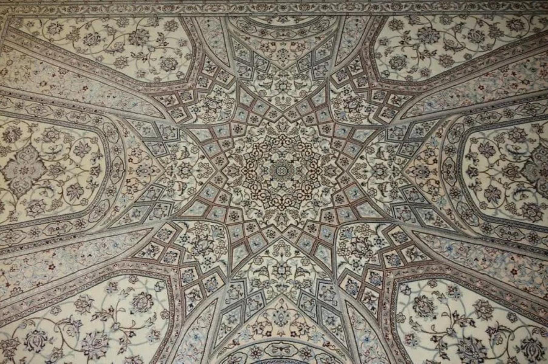 Perse Très beau tapis persan Naeen en soie et laine - 10.2' x 6.11'. en vente