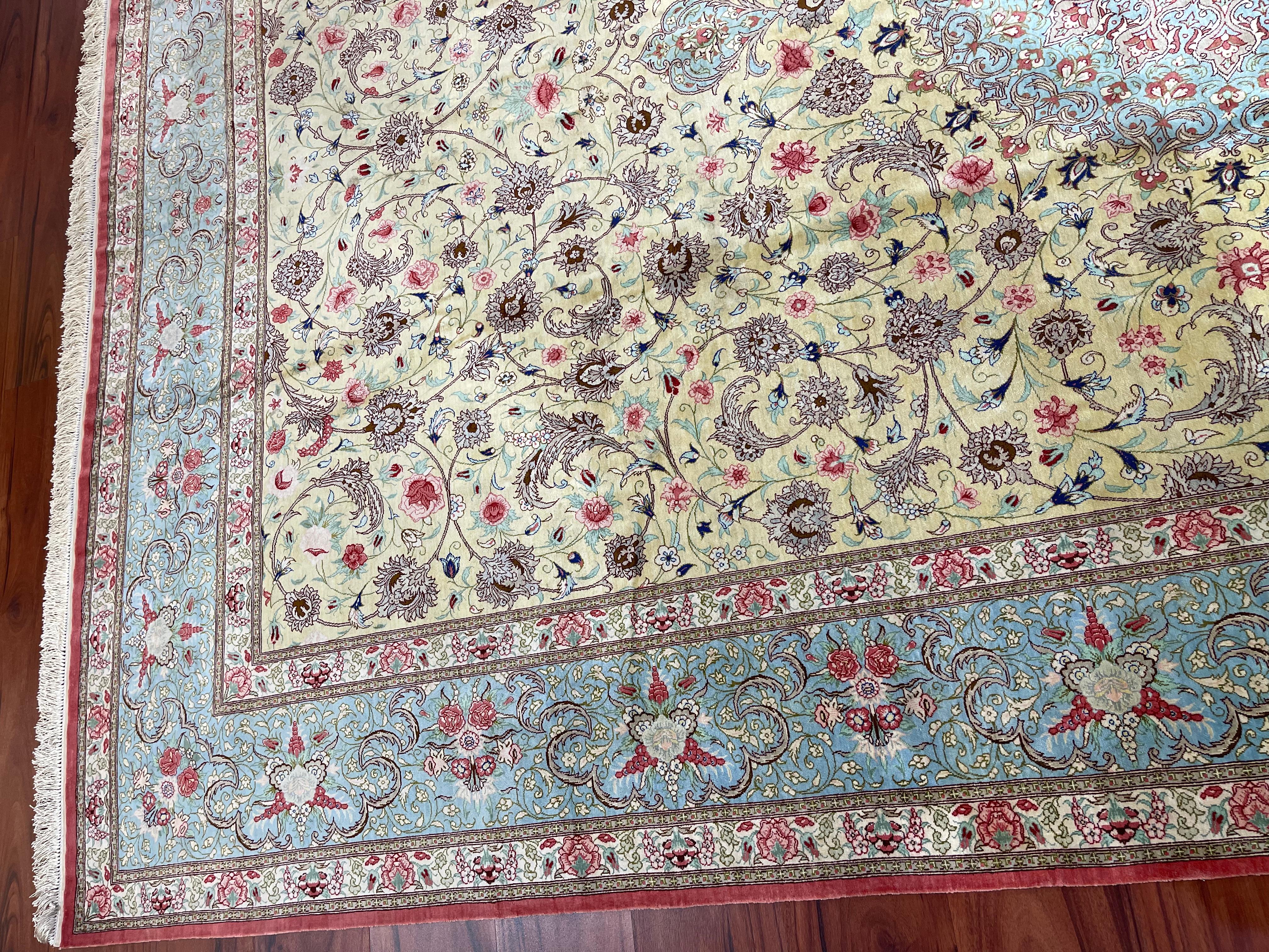 Trs beau tapis/carpette persan en soie de Qum en vente 2
