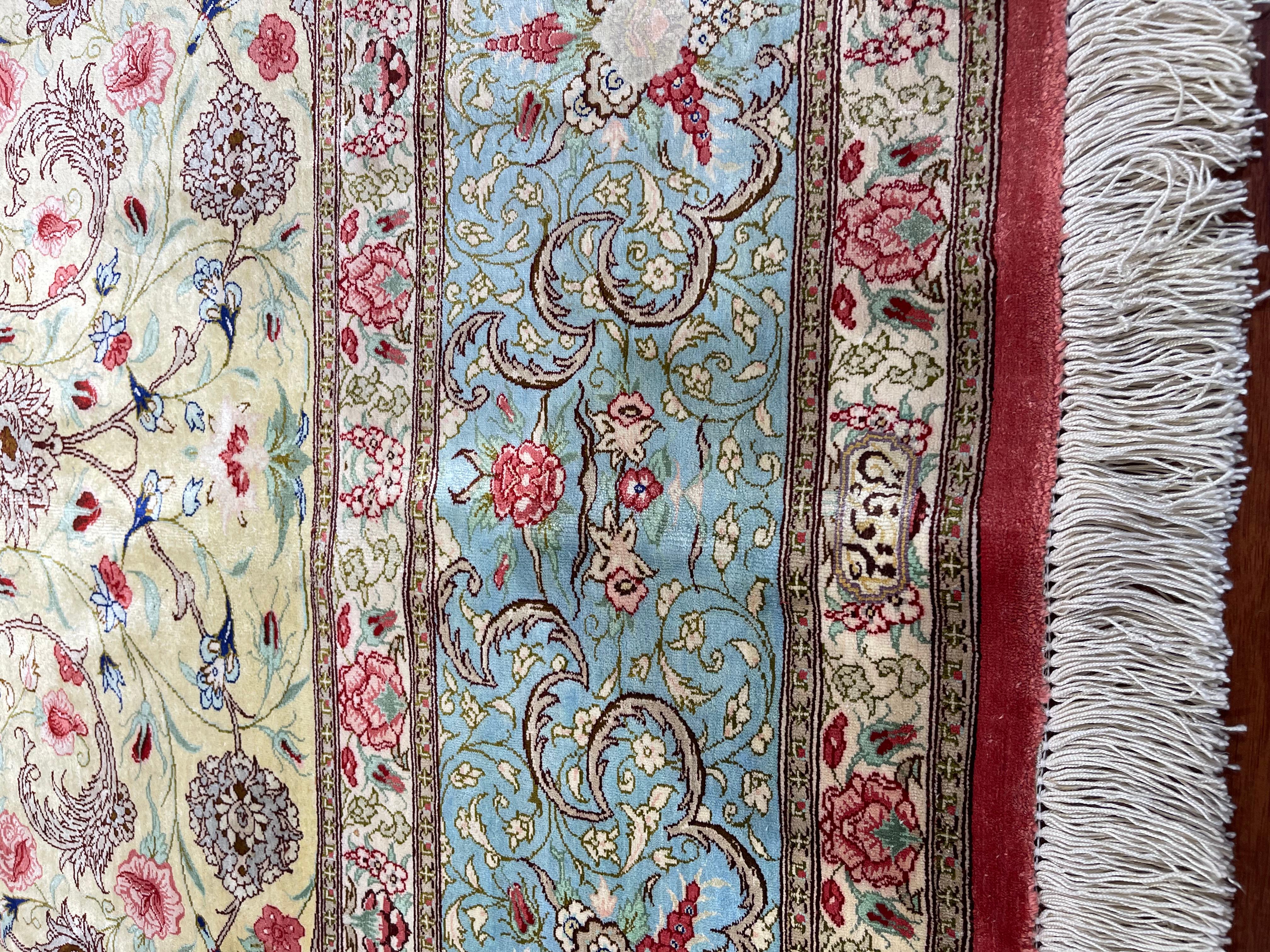 Tabriz Trs beau tapis/carpette persan en soie de Qum en vente