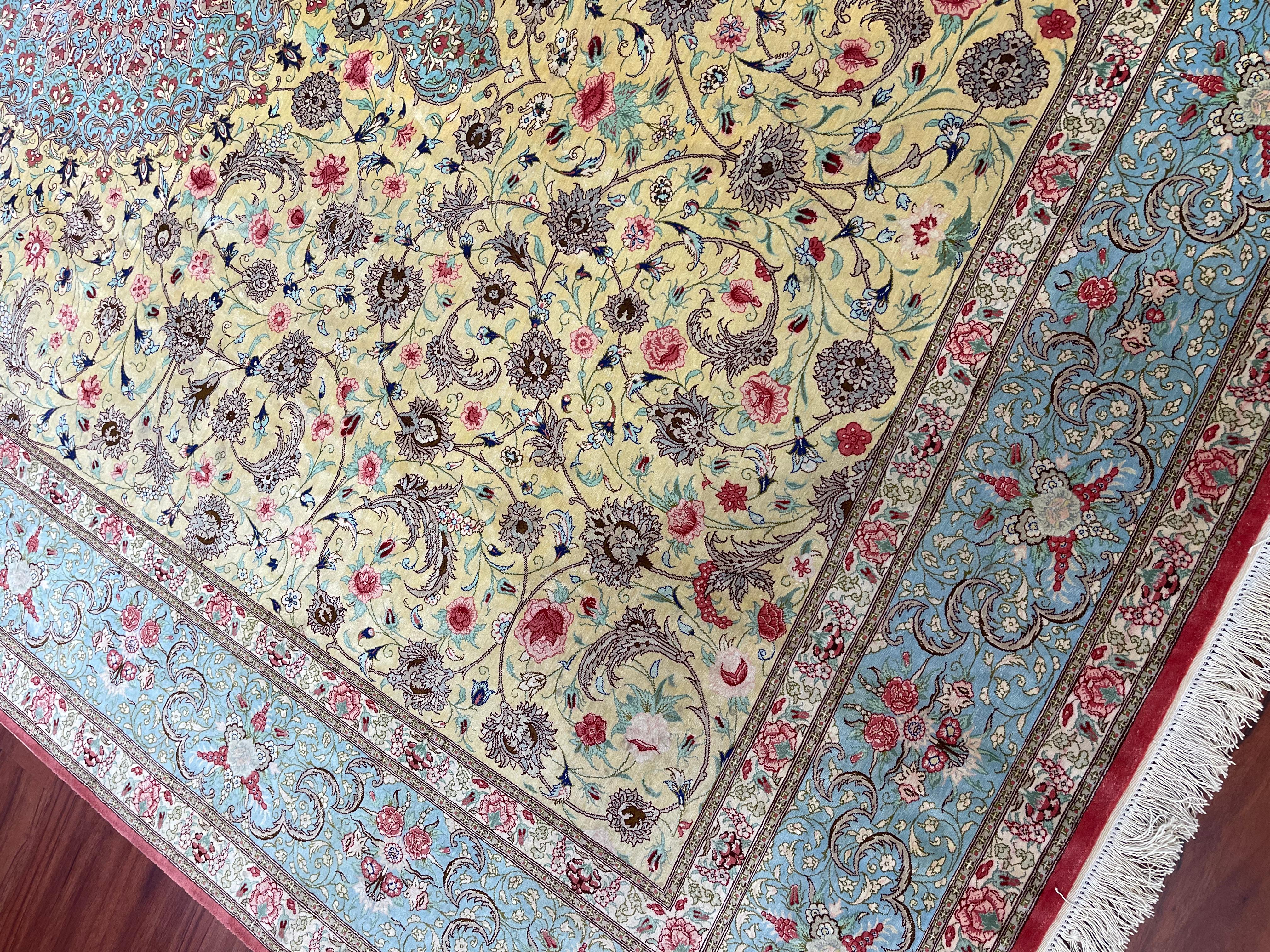Trs beau tapis/carpette persan en soie de Qum Excellent état - En vente à Gainesville, VA