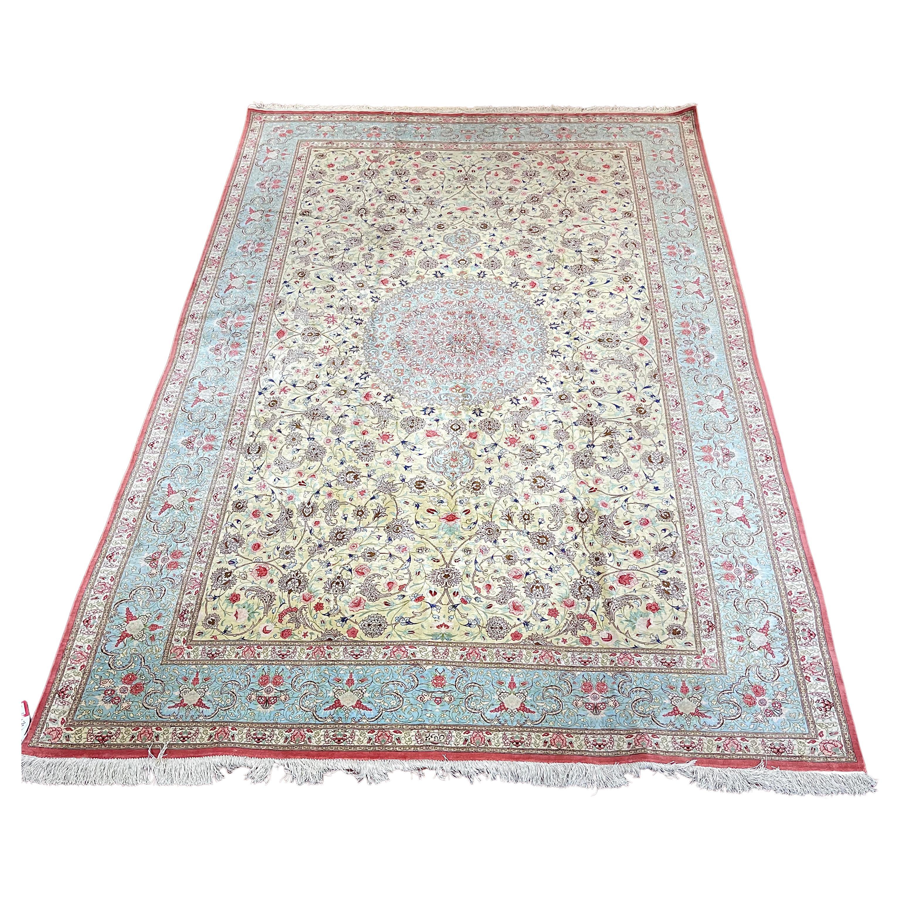 Trs beau tapis/carpette persan en soie de Qum en vente
