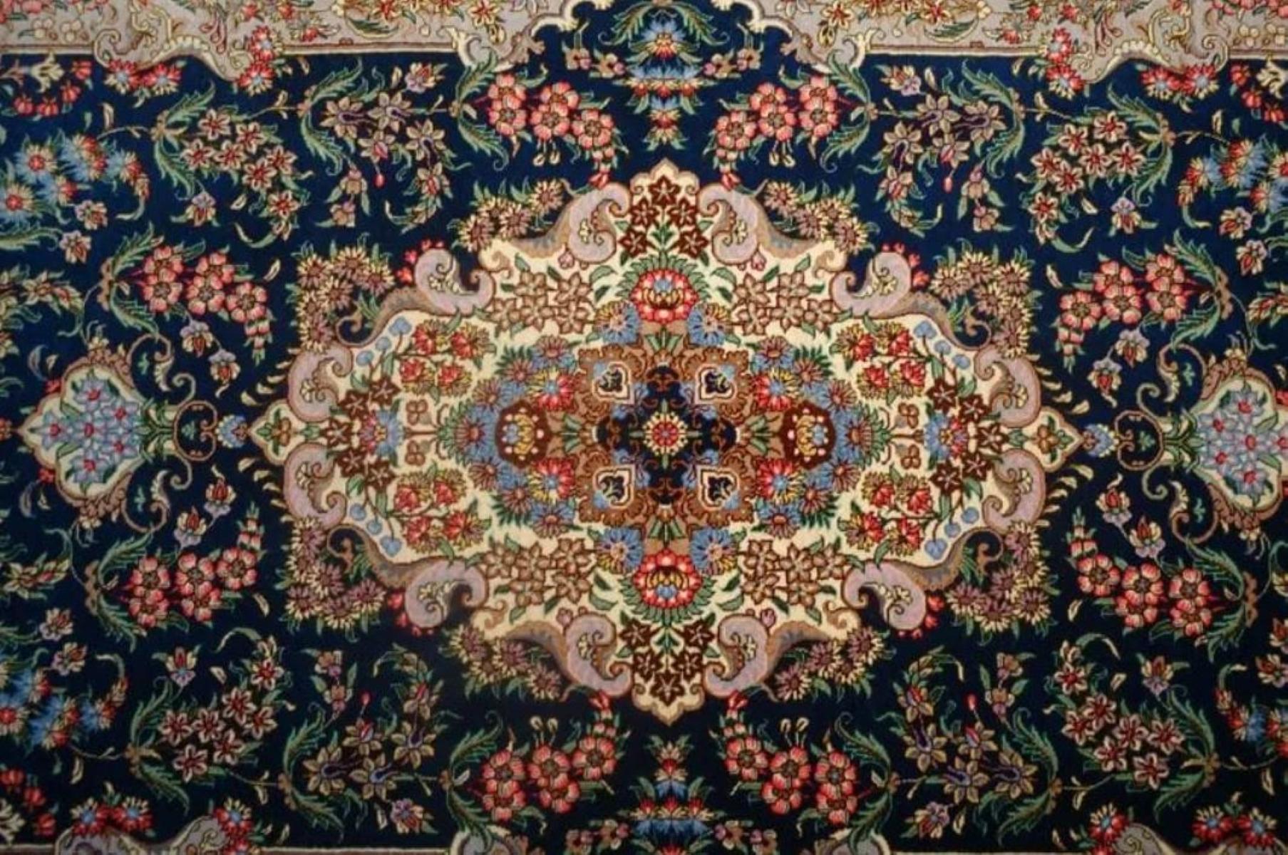 Sehr schöne persische Ghom aus Seide - 4,9' x 3,1' (Persisch) im Angebot