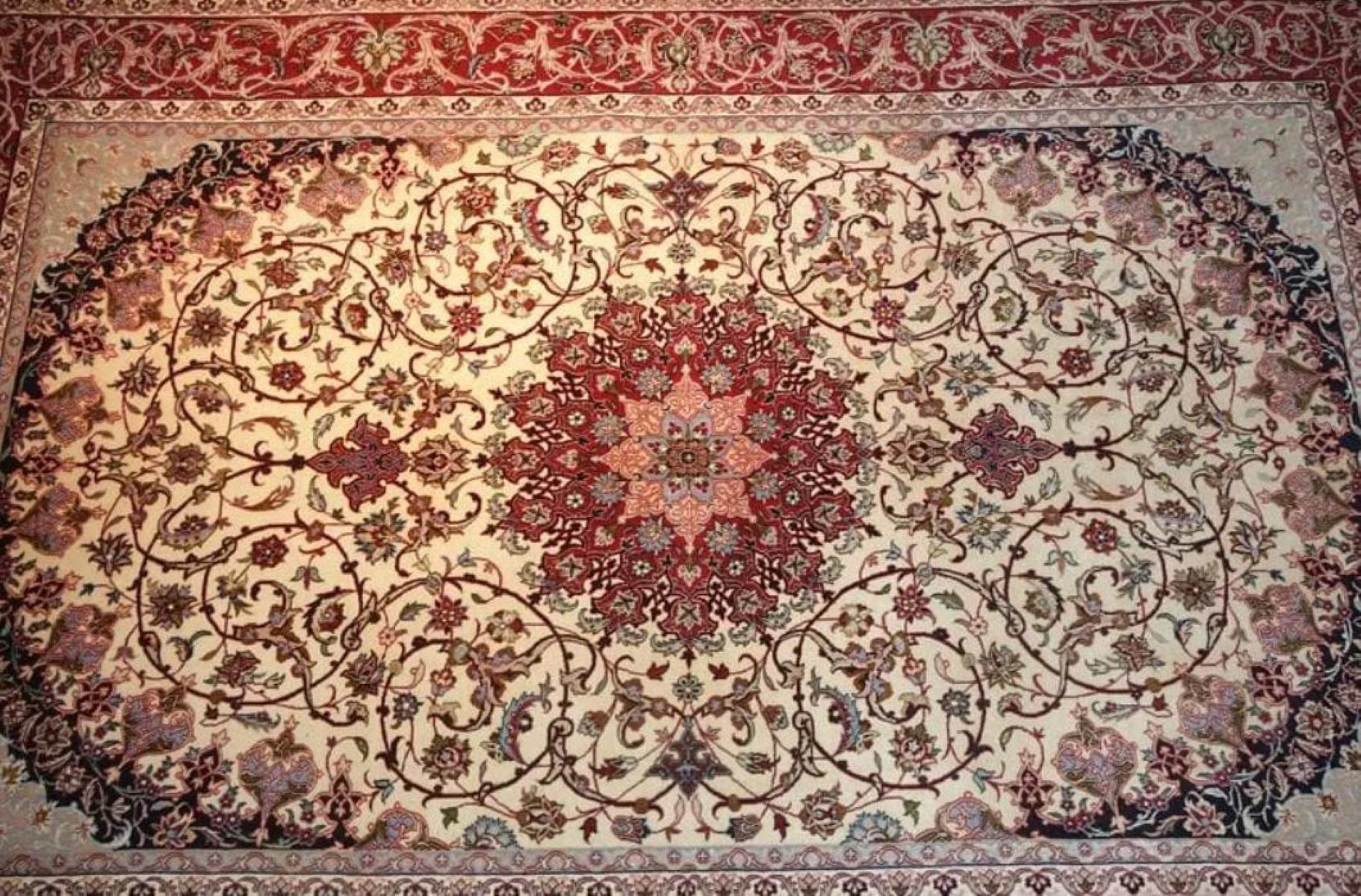 Hand-Woven Very fine Persian Silk Ghom - 7.8' x 5.2' For Sale