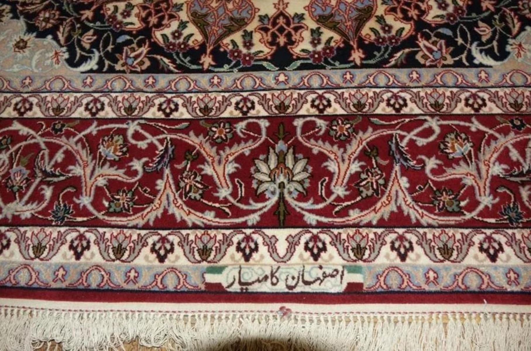 Very fine Persian Silk Ghom - 7.8' x 5.2' In Excellent Condition For Sale In Newmanstown, PA