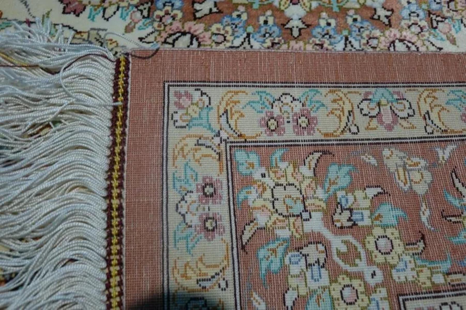 Very fine Persian Silk Ghom Rug- 3.4' x 4.9' In Excellent Condition For Sale In Newmanstown, PA