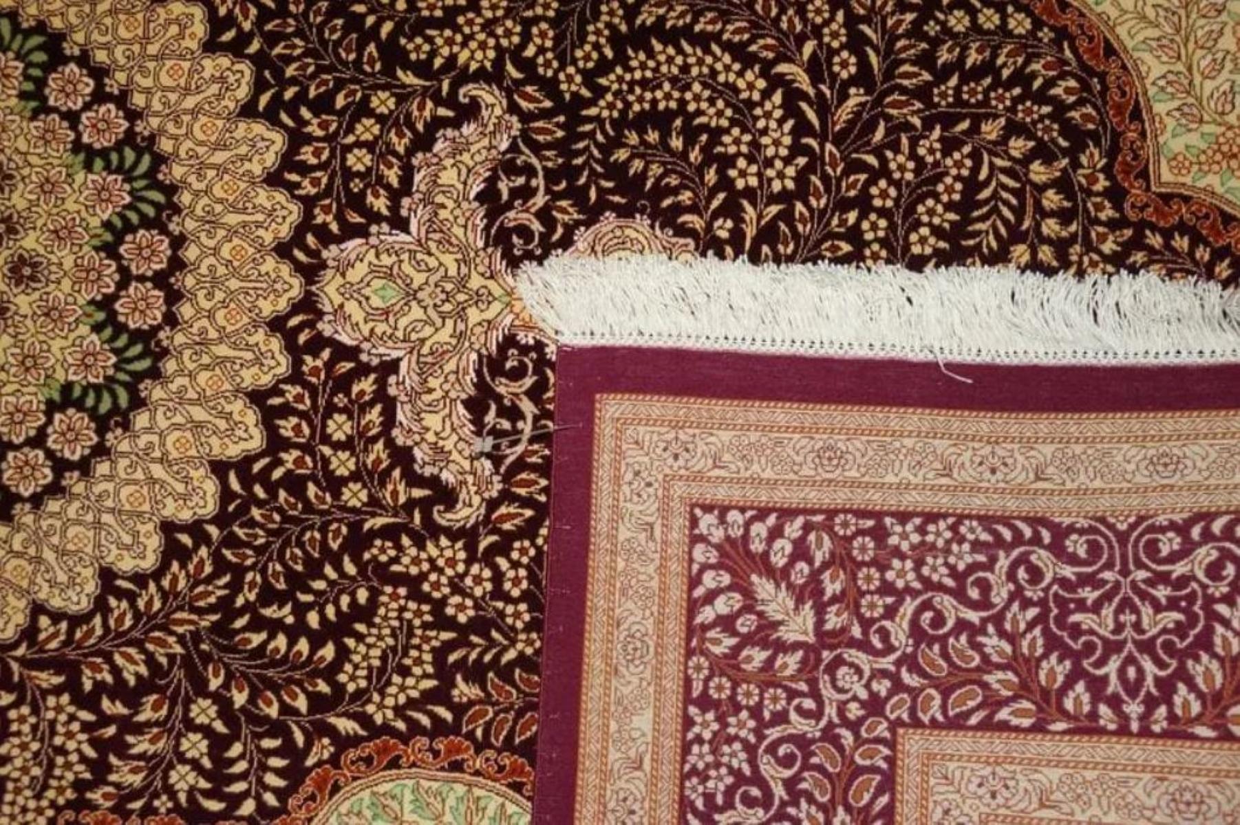 Très beau tapis persan en soie Ghom - 6.6' x 4.2'. Excellent état - En vente à Newmanstown, PA