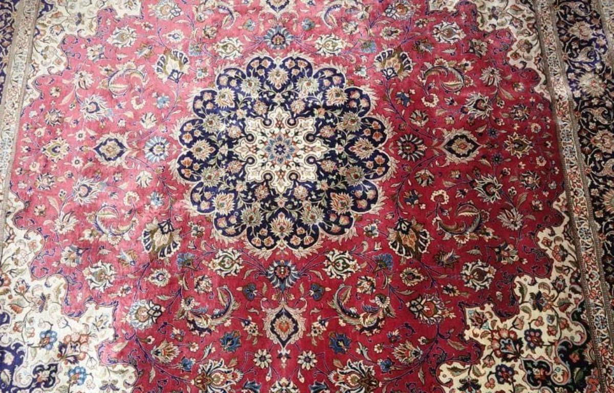 Ikat Very fine Persian Silk Ghom Rug - 6.6' 6.6' For Sale