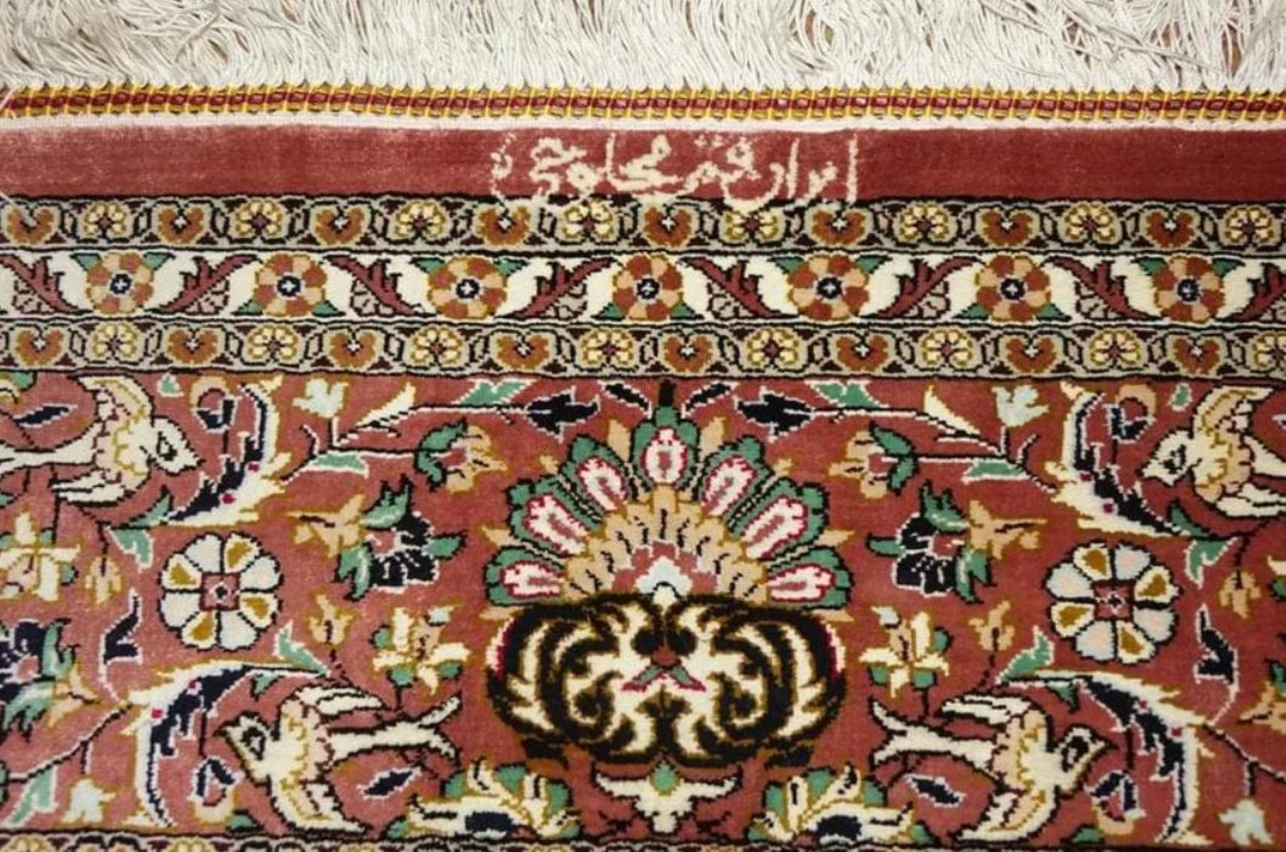 Tissé à la main Très beau tapis persan en soie Ghom - 7.1' x 5.2'. en vente