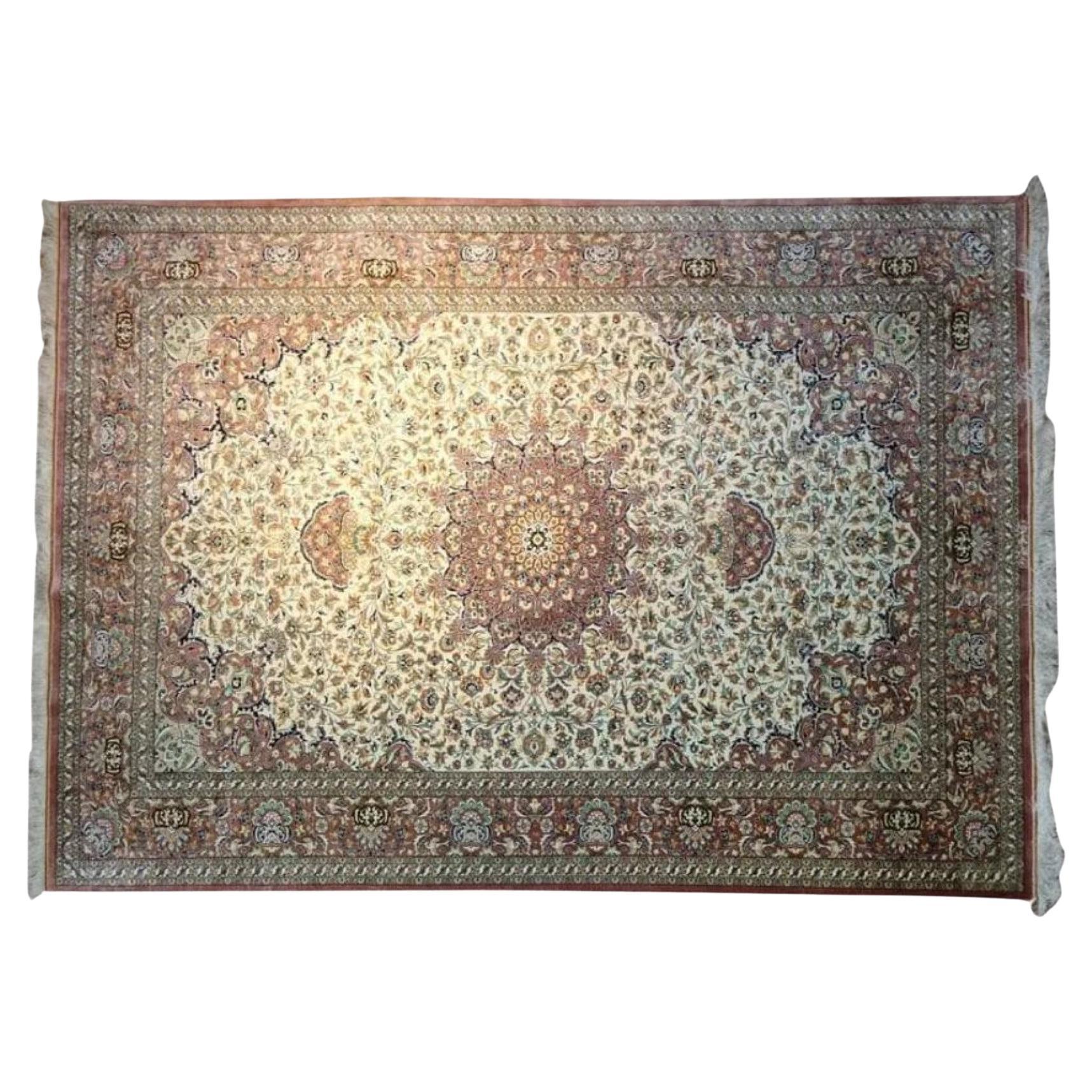 Très beau tapis persan en soie Ghom - 7.1' x 5.2'. en vente