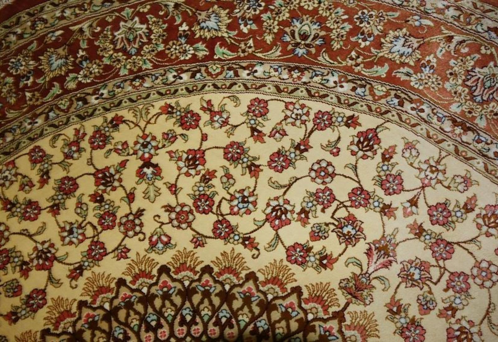 Very fine Persian Silk Qum - 5' 5' For Sale 1