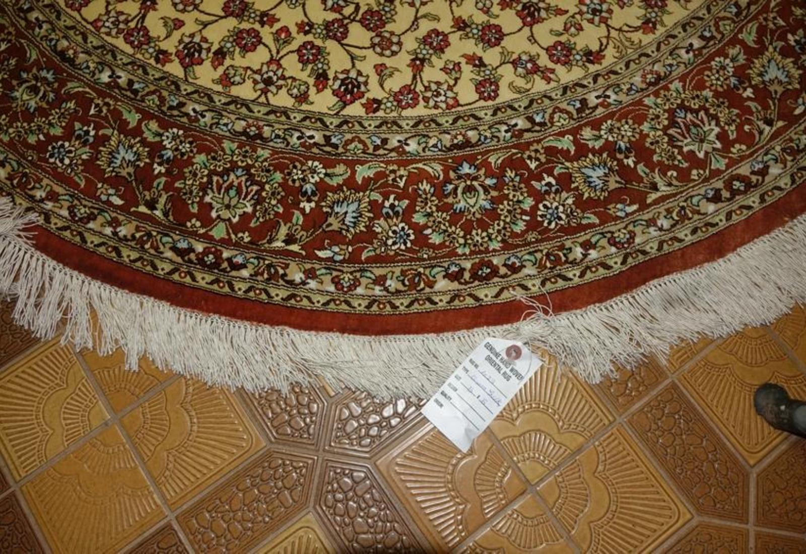 Very fine Persian Silk Qum - 5' 5' For Sale 3