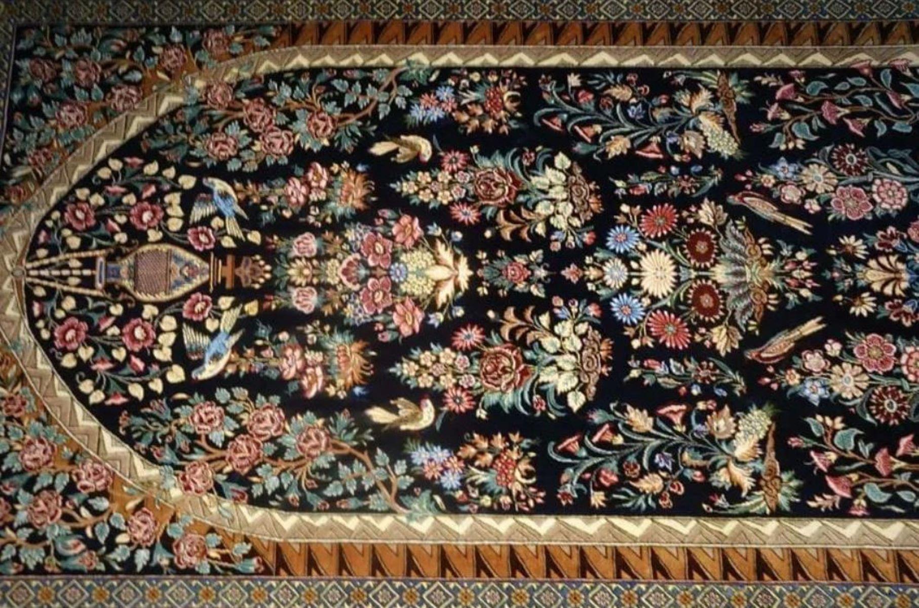 Hand-Woven Very fine Persian Silk Qum - 5' x  3.3' For Sale