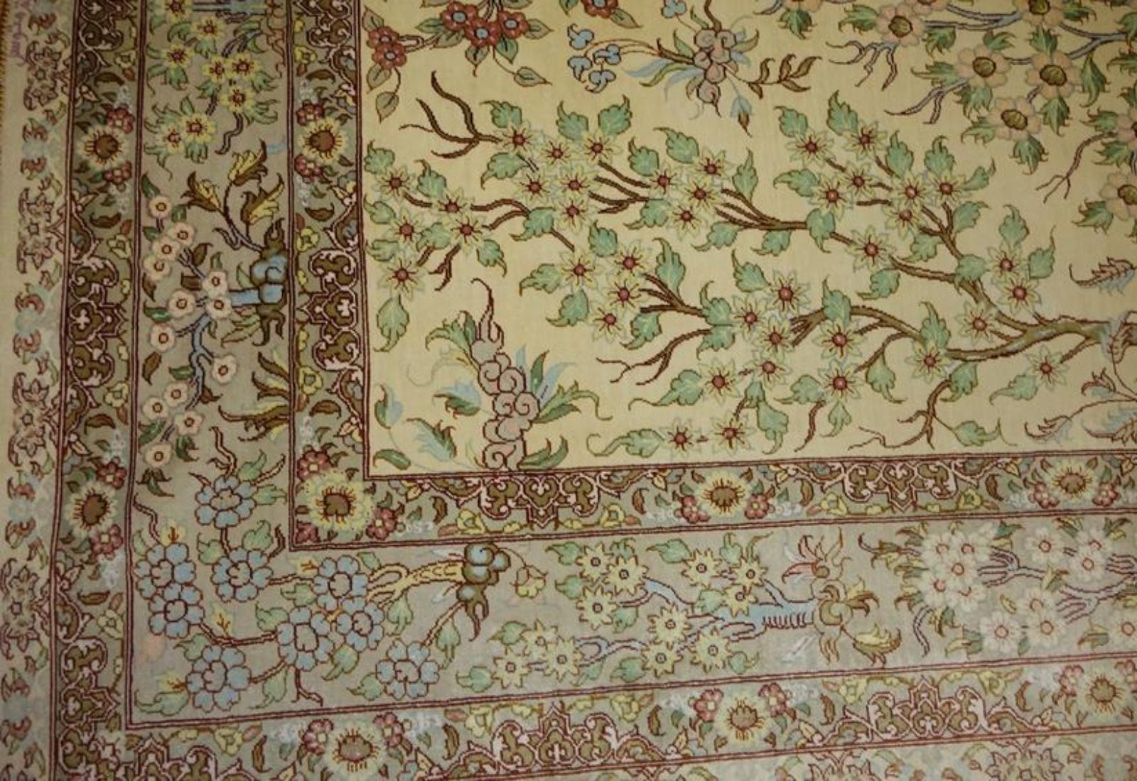 Very fine Persian Silk Qum - 6.5' 4.4' In Good Condition For Sale In Newmanstown, PA