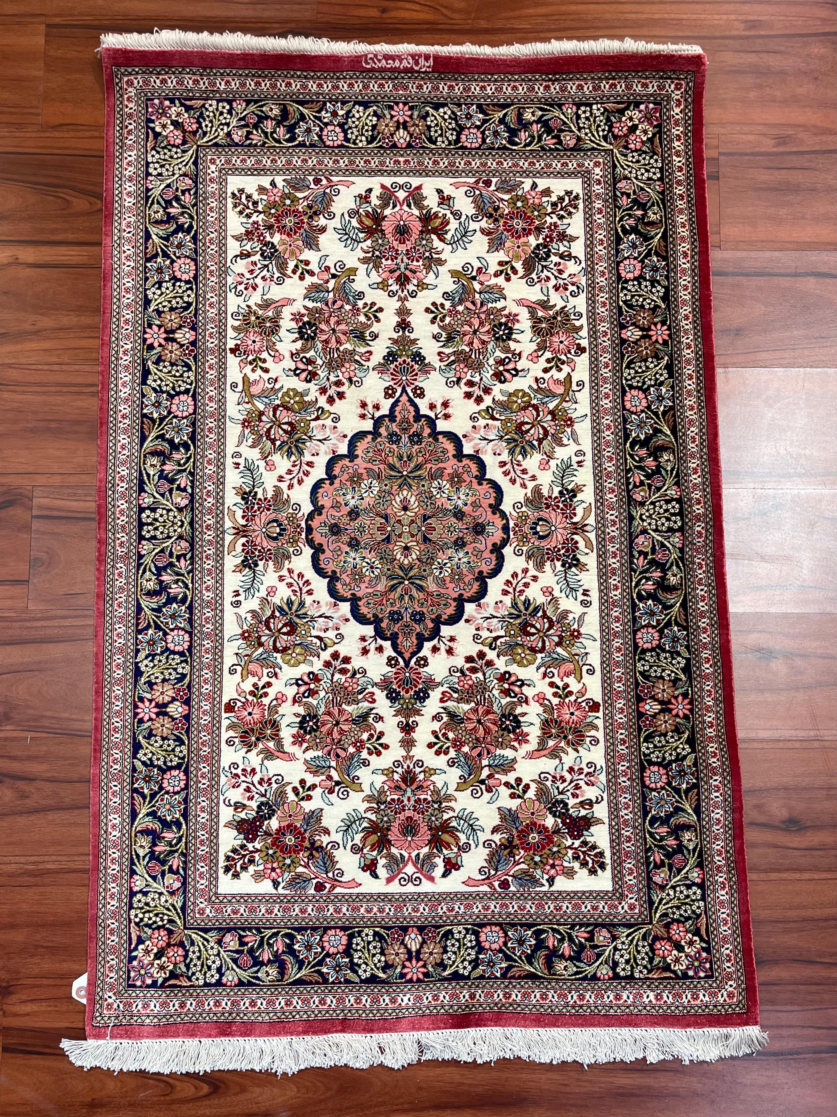 Tabriz Très beau tapis/carpette en soie perse de Qum en vente