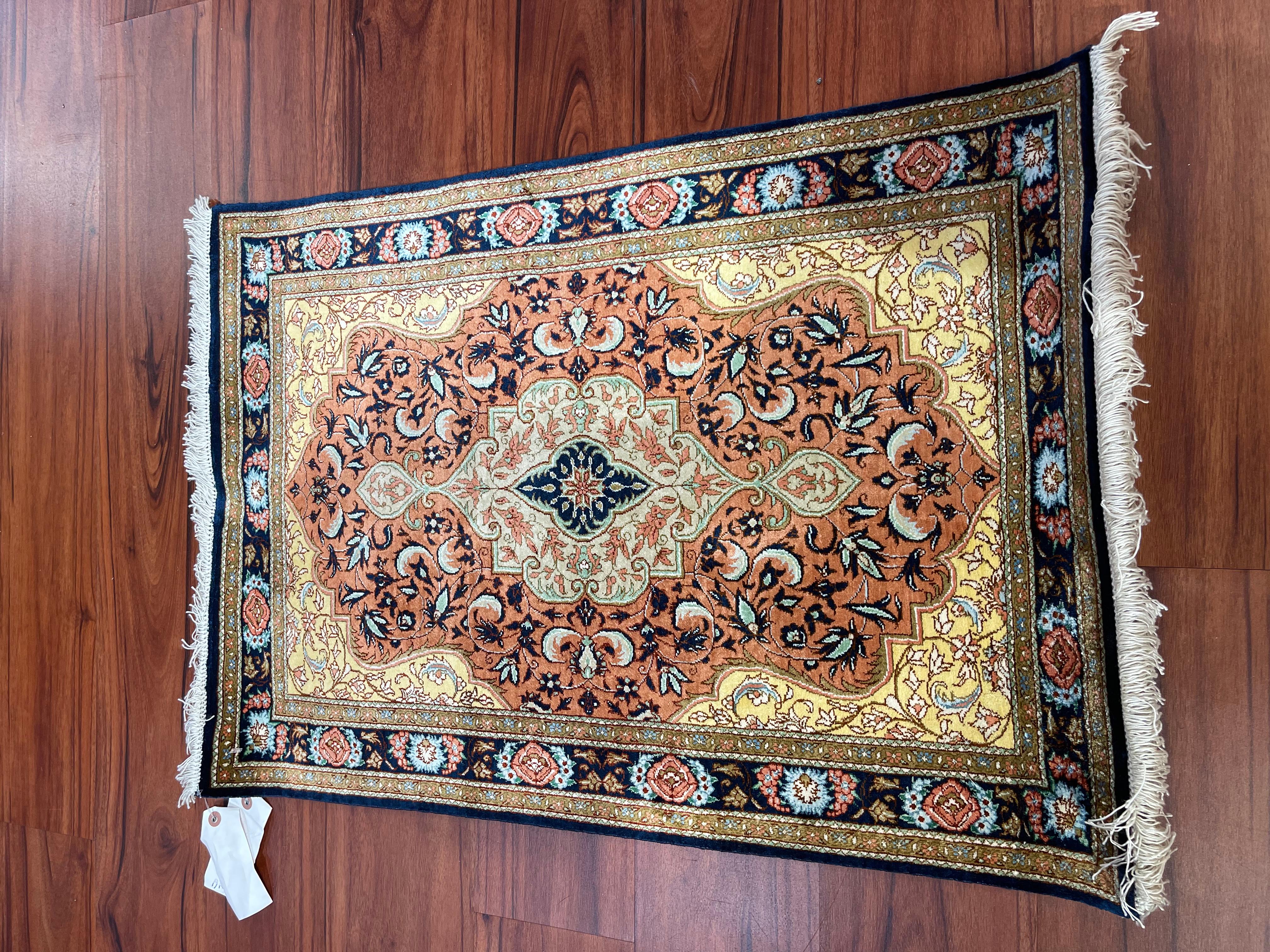 Very Fine Persian Silk Qum Rug/Carpet  In Excellent Condition For Sale In Gainesville, VA
