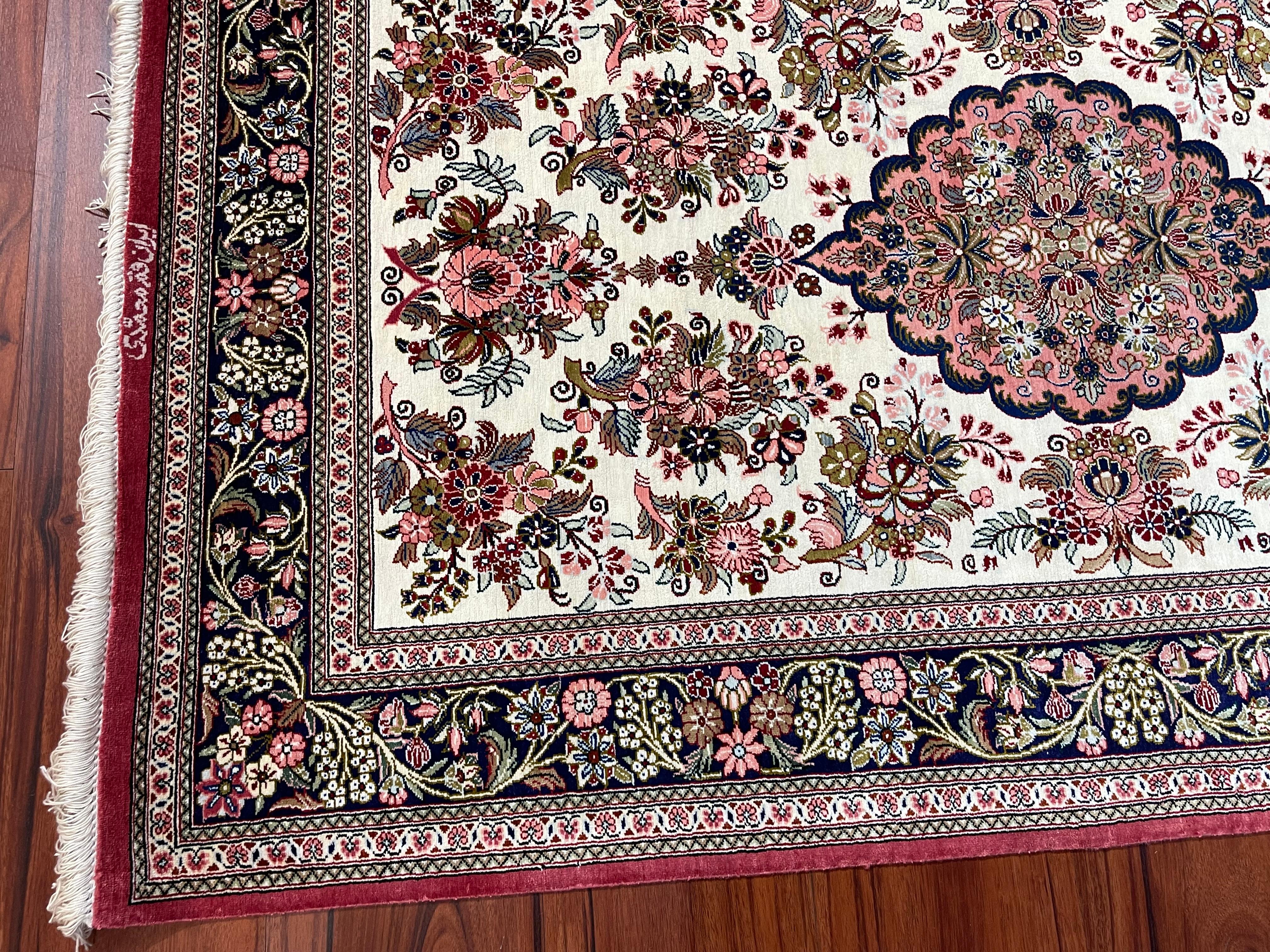 Noué à la main Très beau tapis/carpette en soie perse de Qum en vente