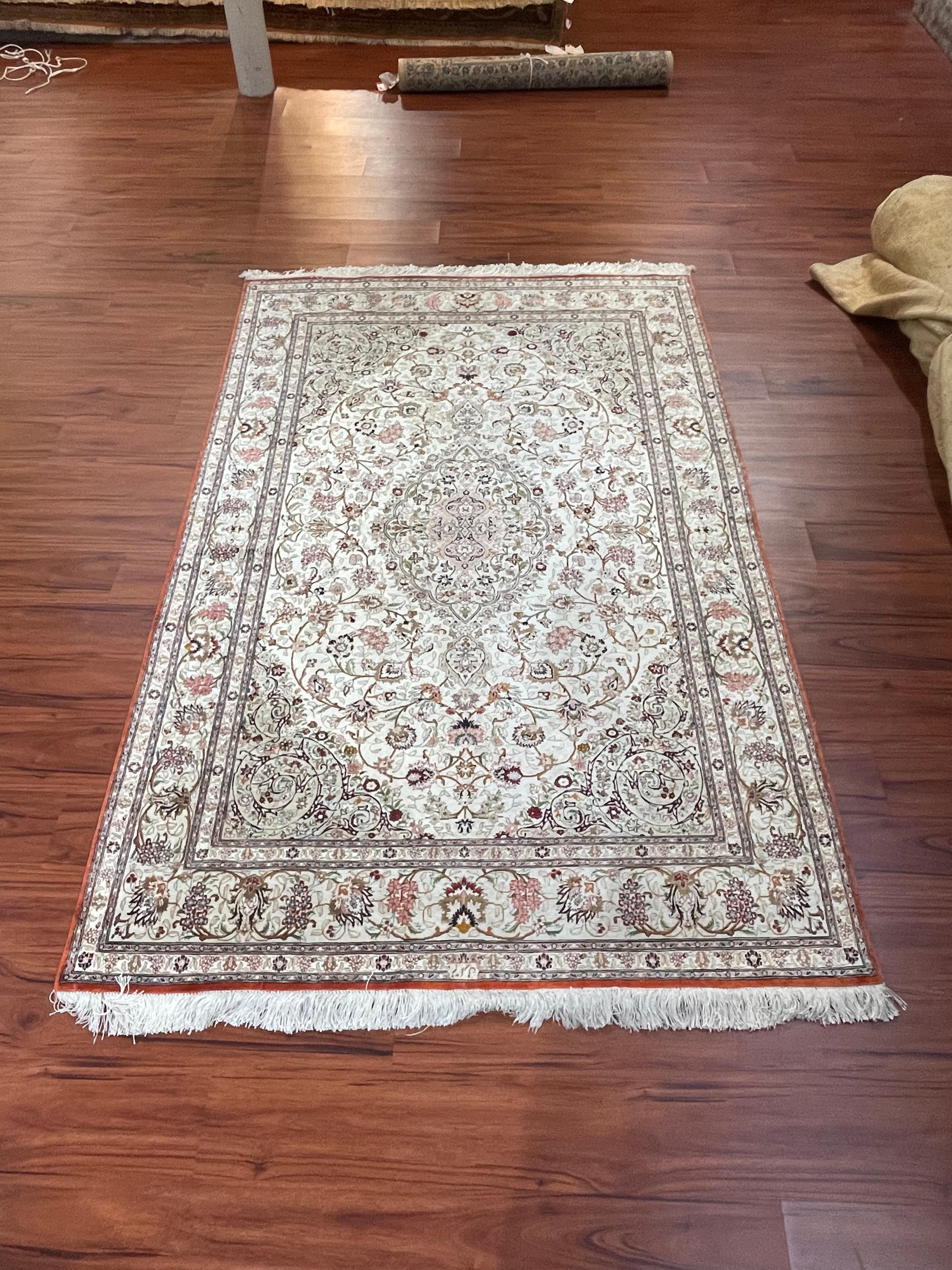 Noué à la main Très beau tapis/carpette en soie perse de Qum en vente