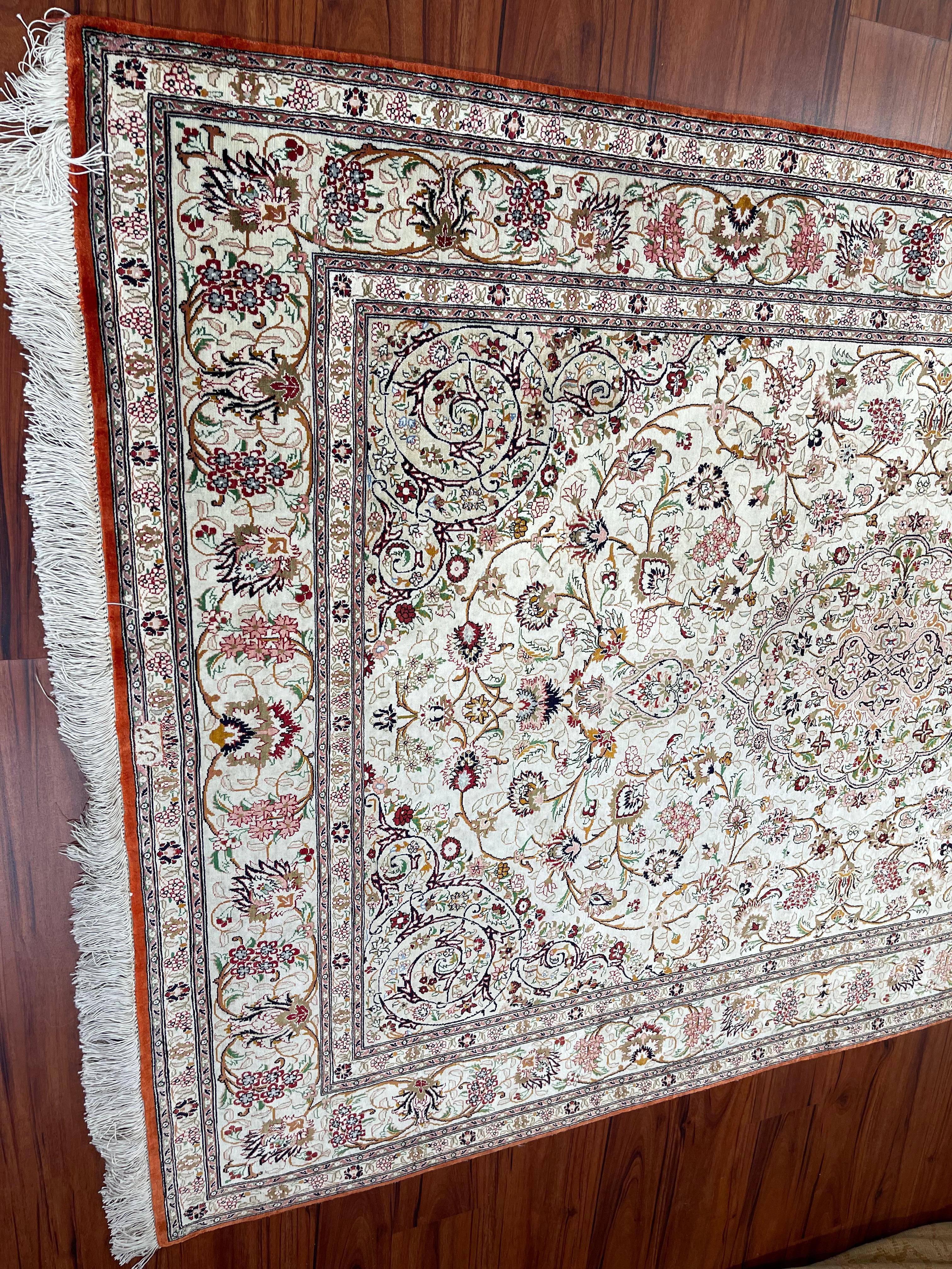 Très beau tapis/carpette en soie perse de Qum Excellent état - En vente à Gainesville, VA