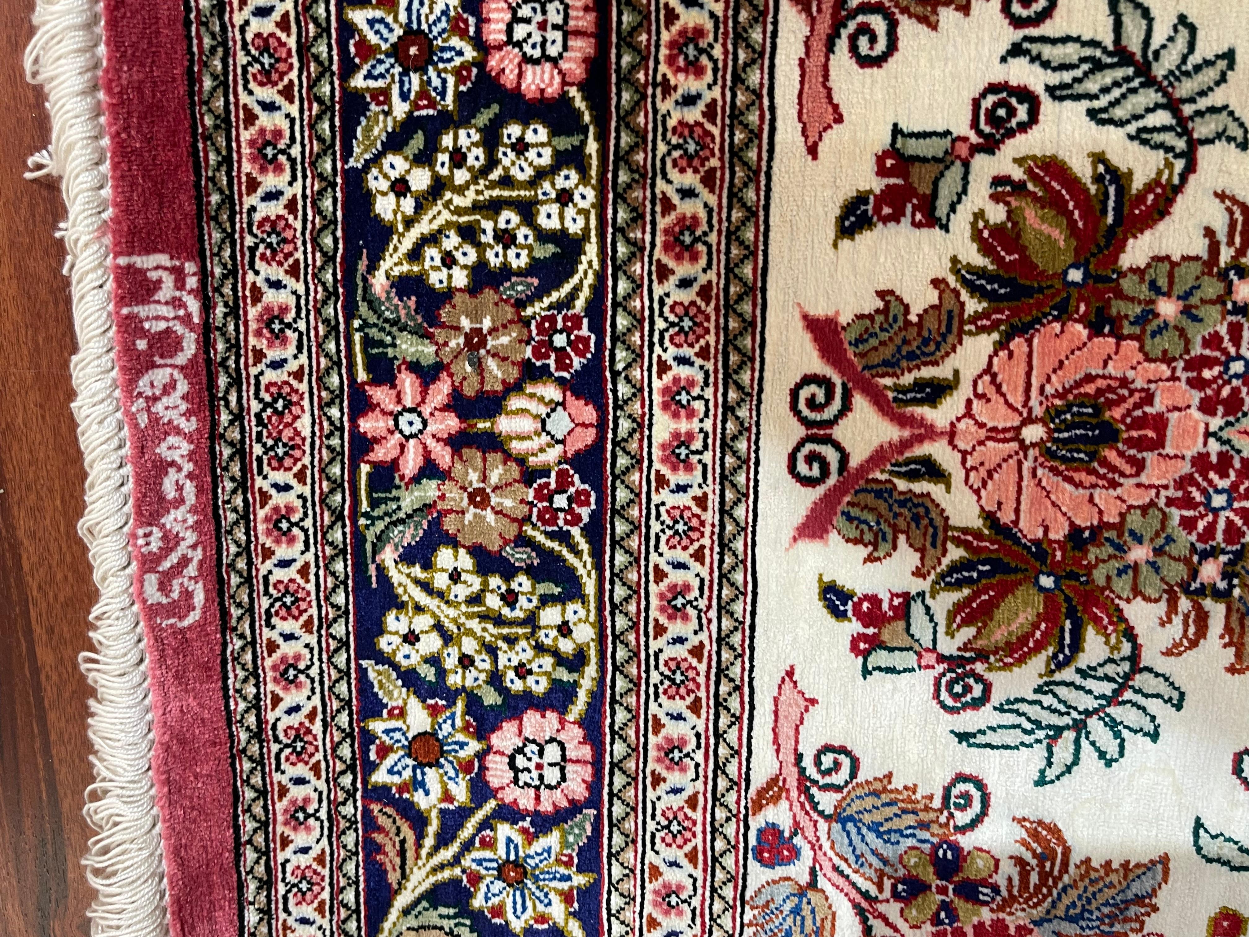 20ième siècle Très beau tapis/carpette en soie perse de Qum en vente