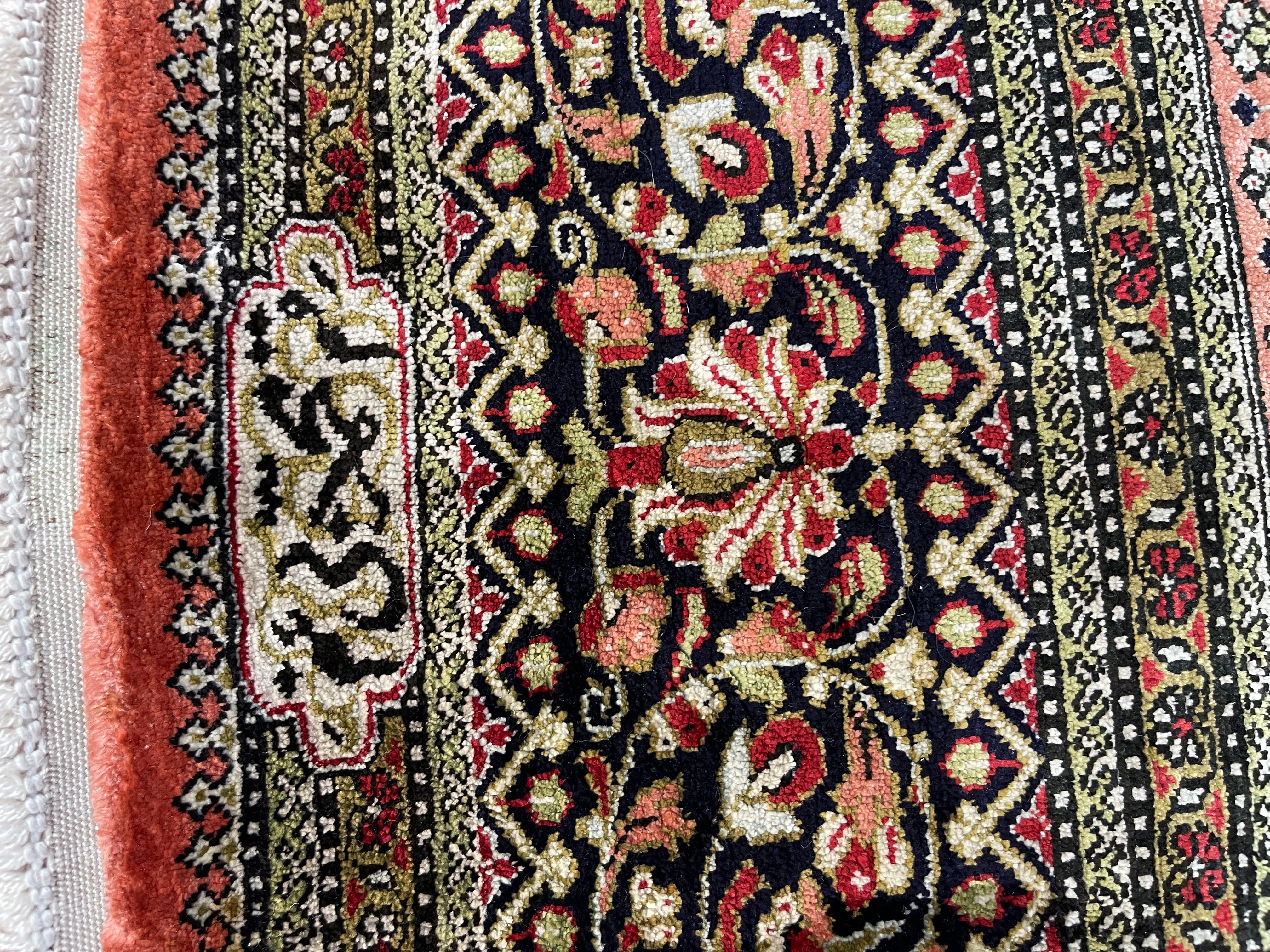 20ième siècle Très beau tapis/carpette en soie perse de Qum  en vente