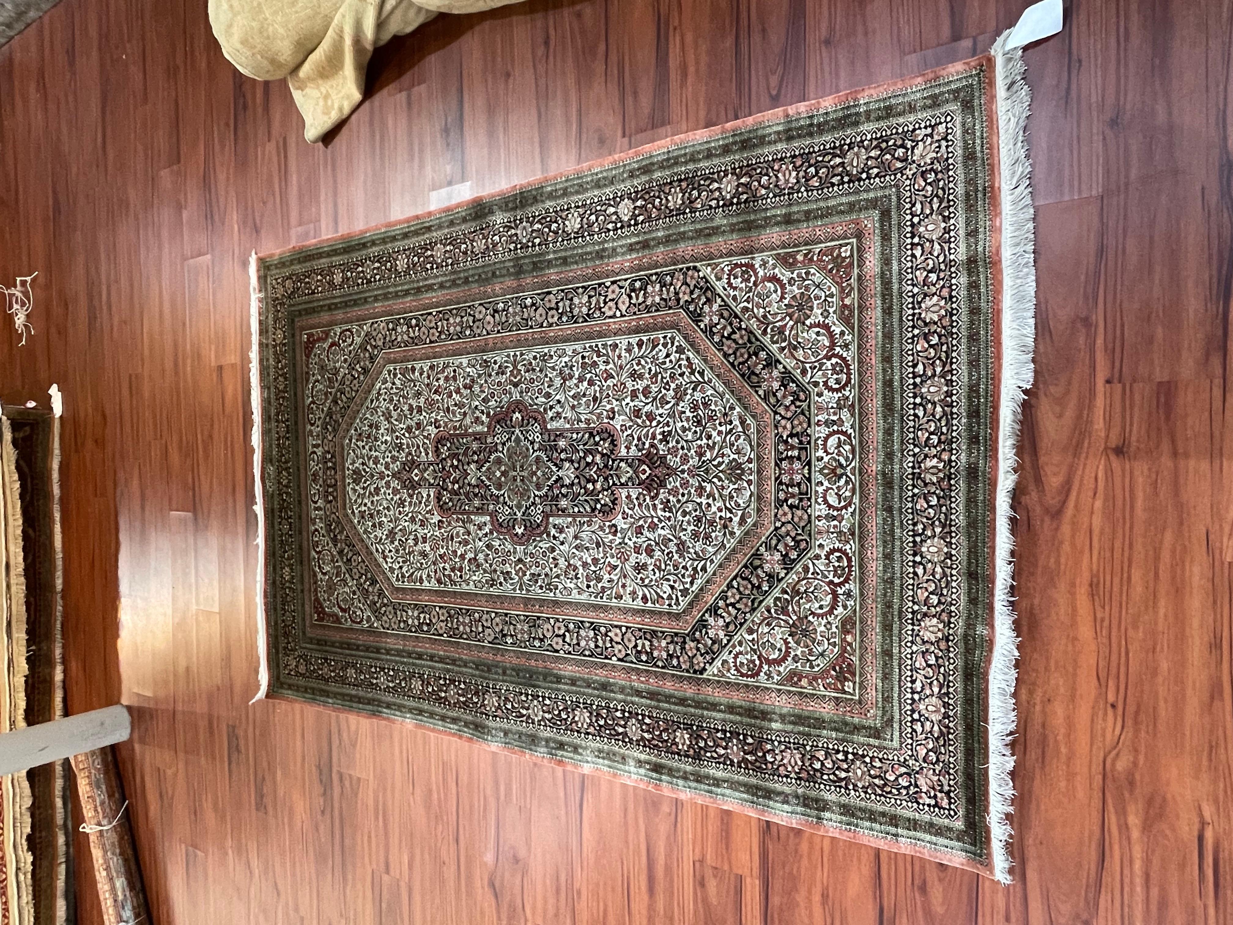 Très beau tapis/carpette en soie perse de Qum  en vente 1