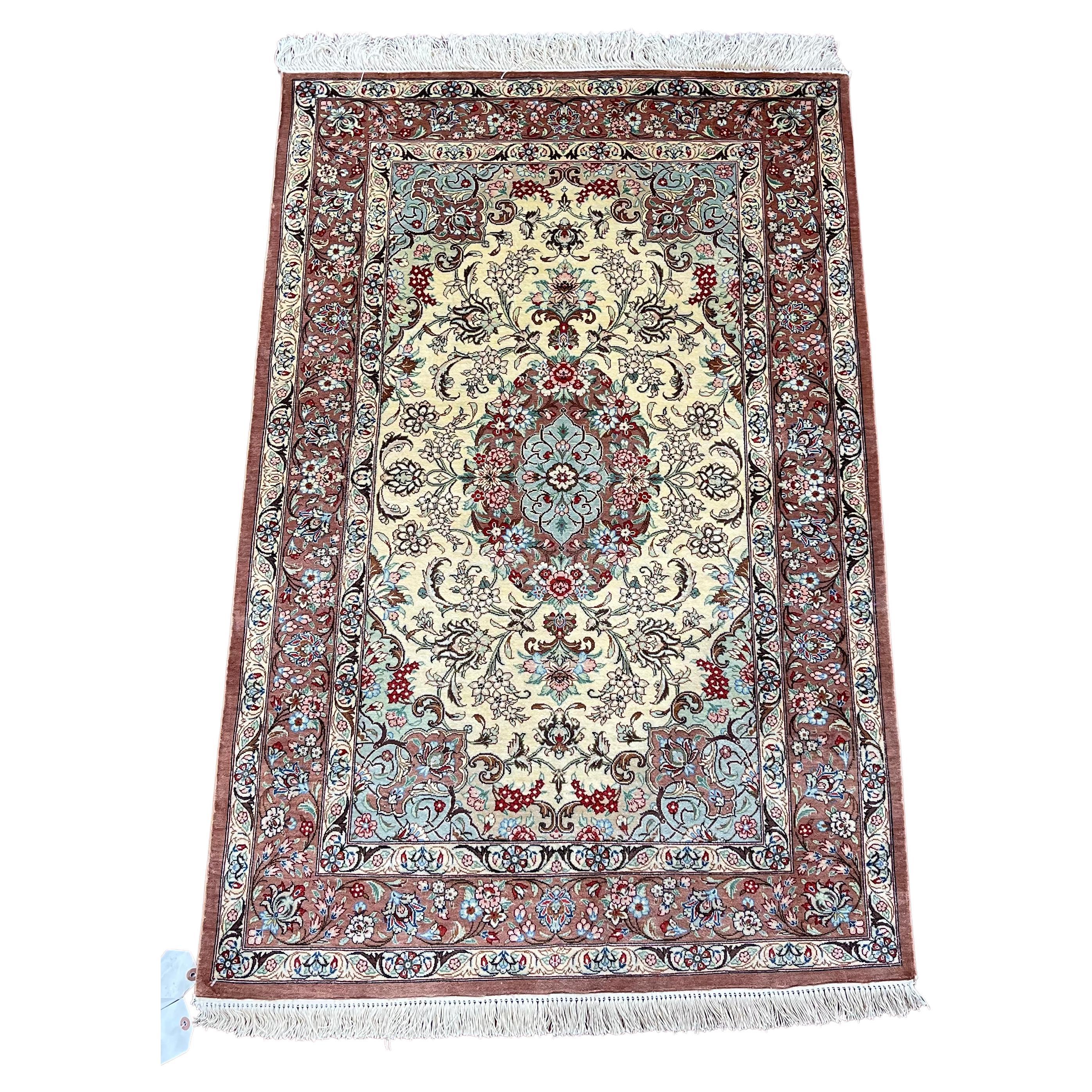 Très beau tapis/carpette en soie perse de Qum en vente